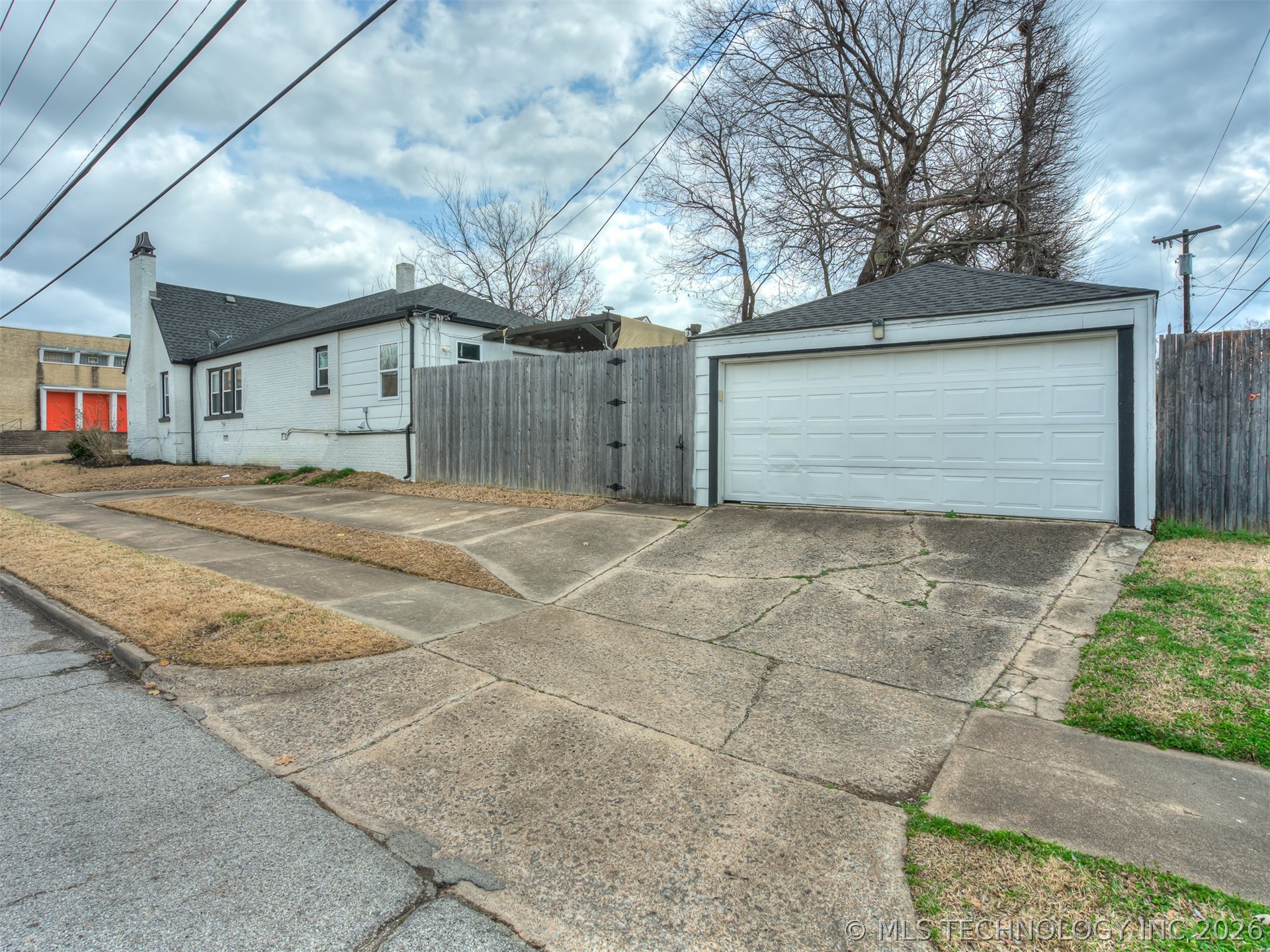 1204 S Columbia Avenue Property Photo 43