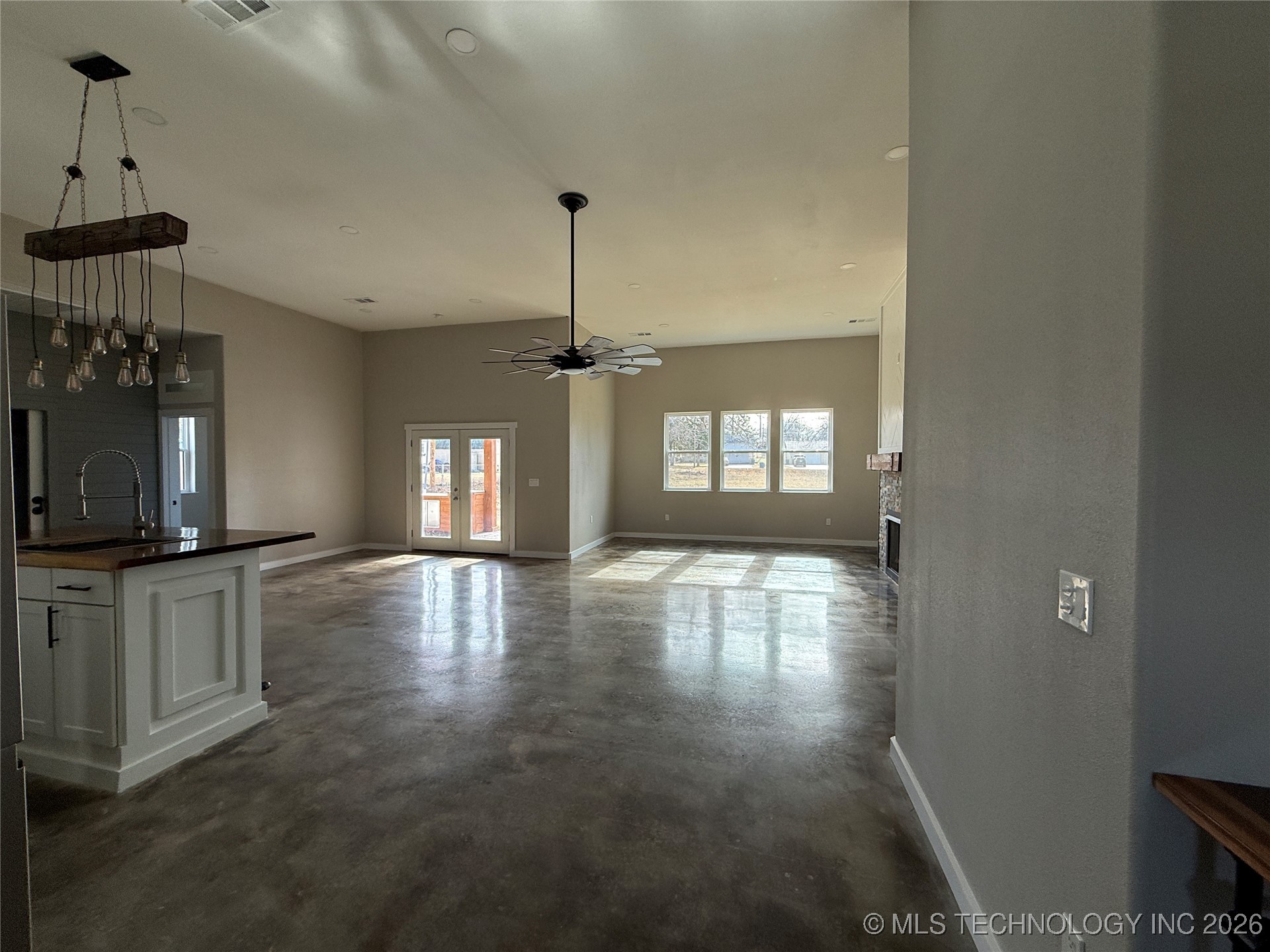 816 W Brewer Property Photo 18