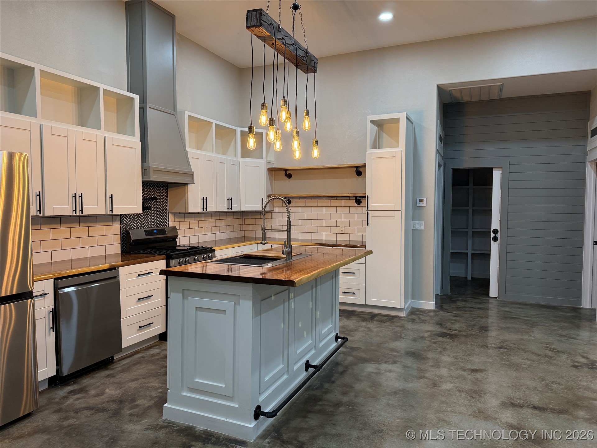 816 W Brewer Property Photo 21