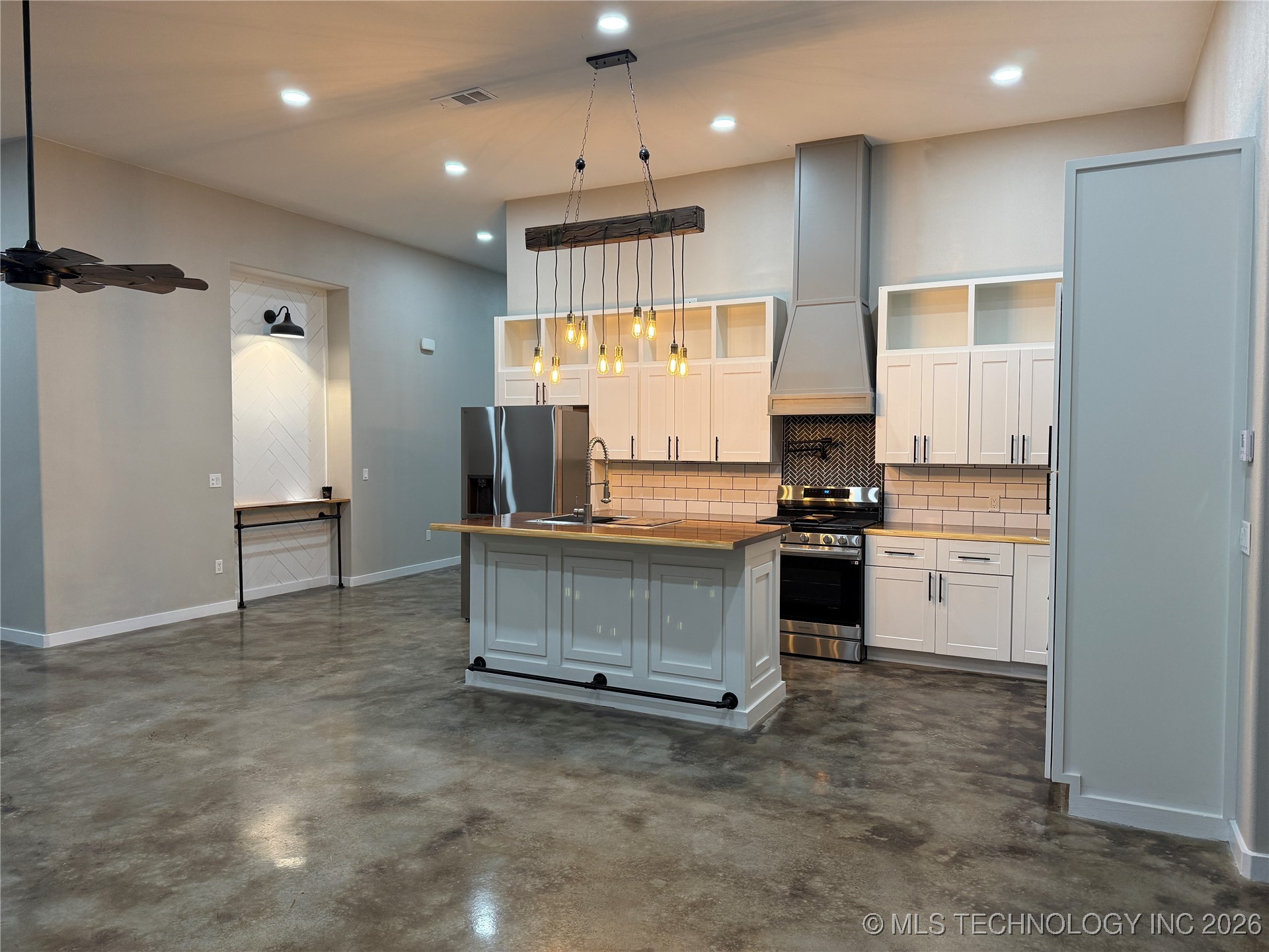 816 W Brewer Property Photo 22