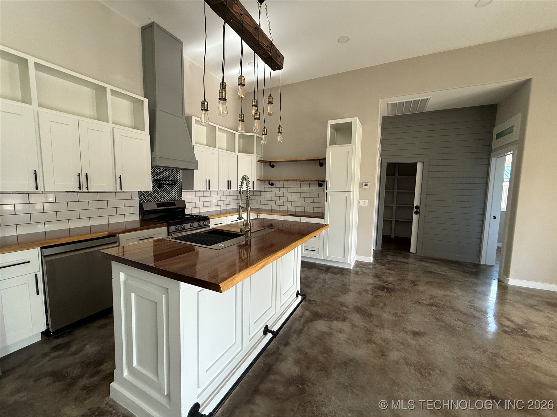 816 W Brewer Property Photo 25