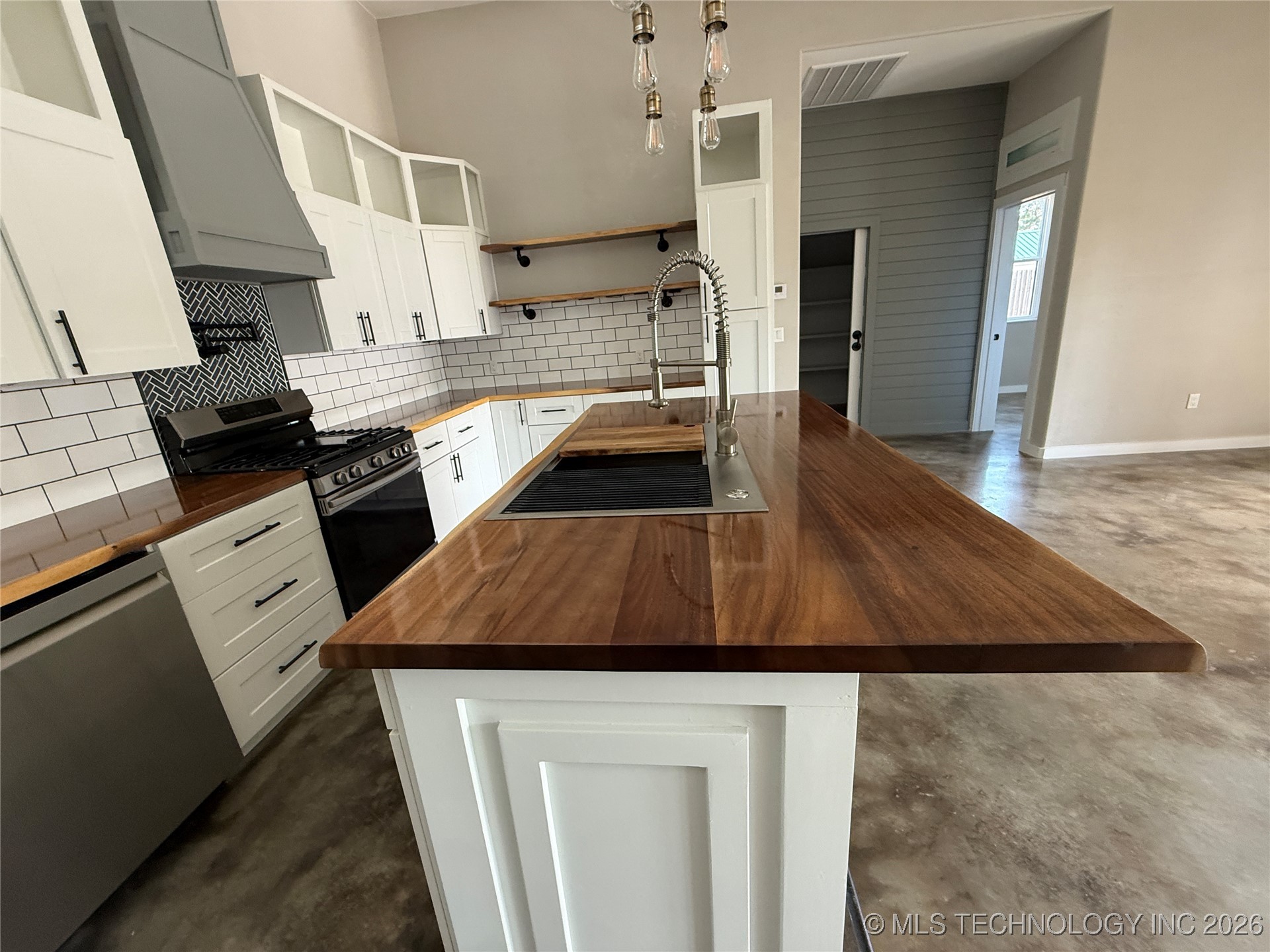 816 W Brewer Property Photo 26