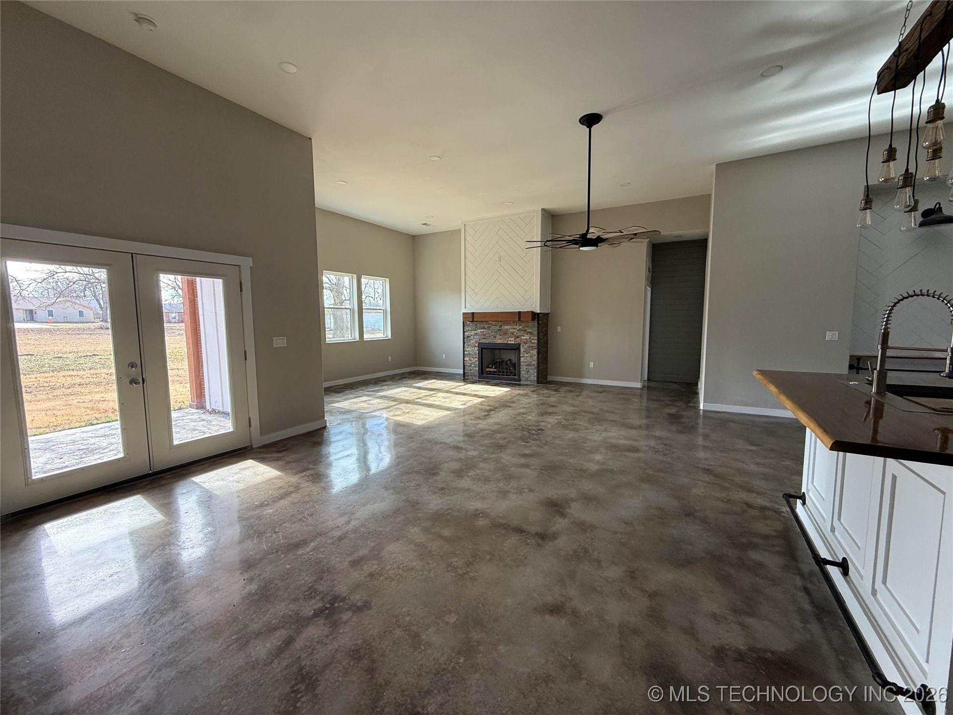 816 W Brewer Property Photo 30