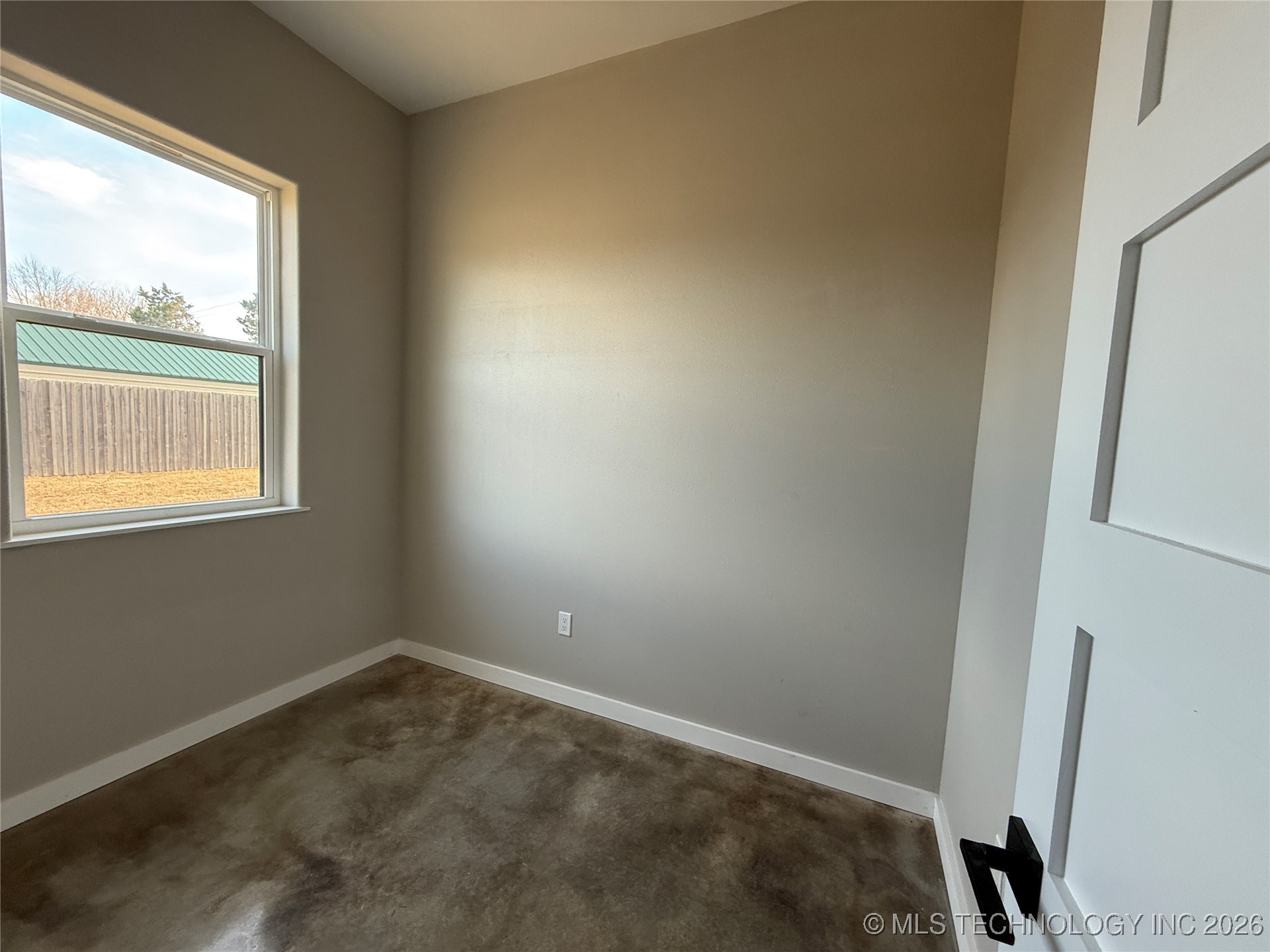 816 W Brewer Property Photo 32