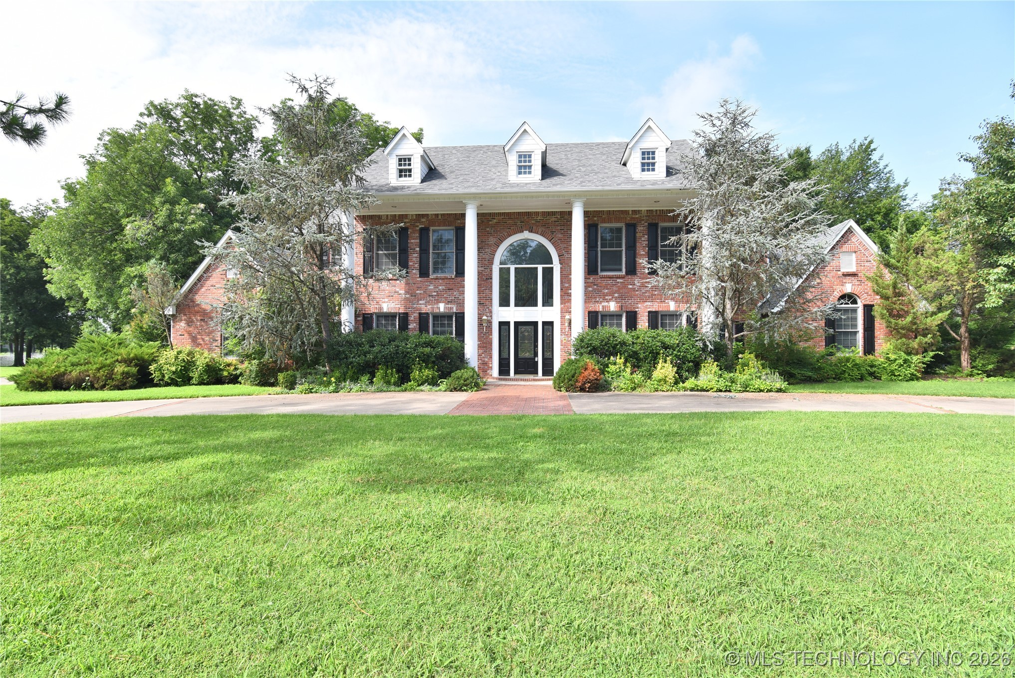 13706 S 18th Street Property Photo 1