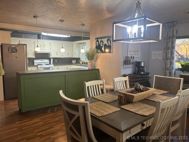 906 1st Street Property Photo 4