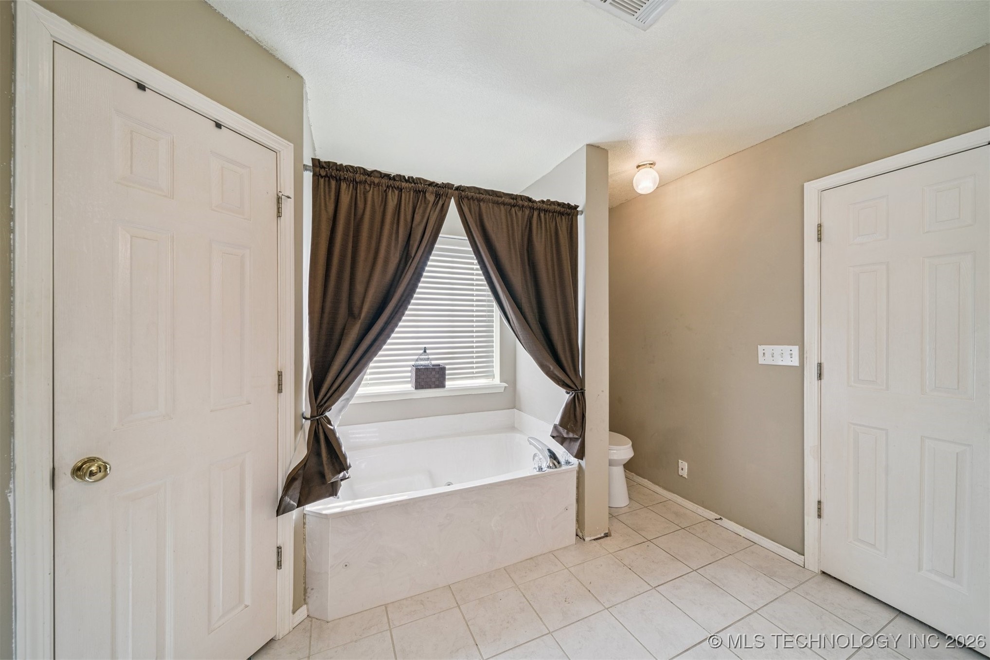 6607 Silver Oak Terrace W Property Photo 17