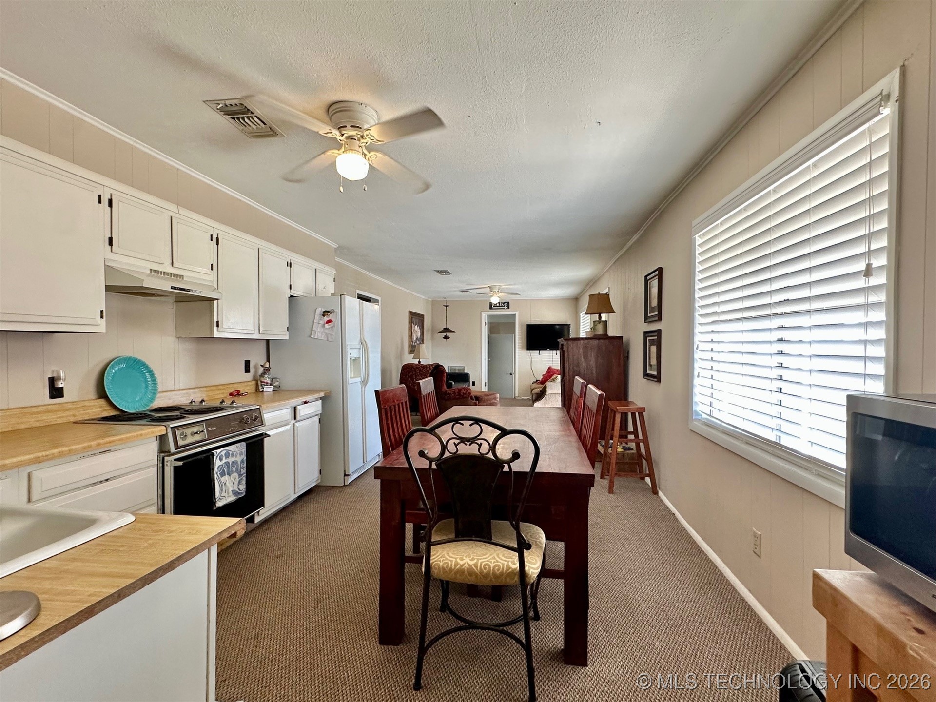 12158 Landing Drive Property Photo 4