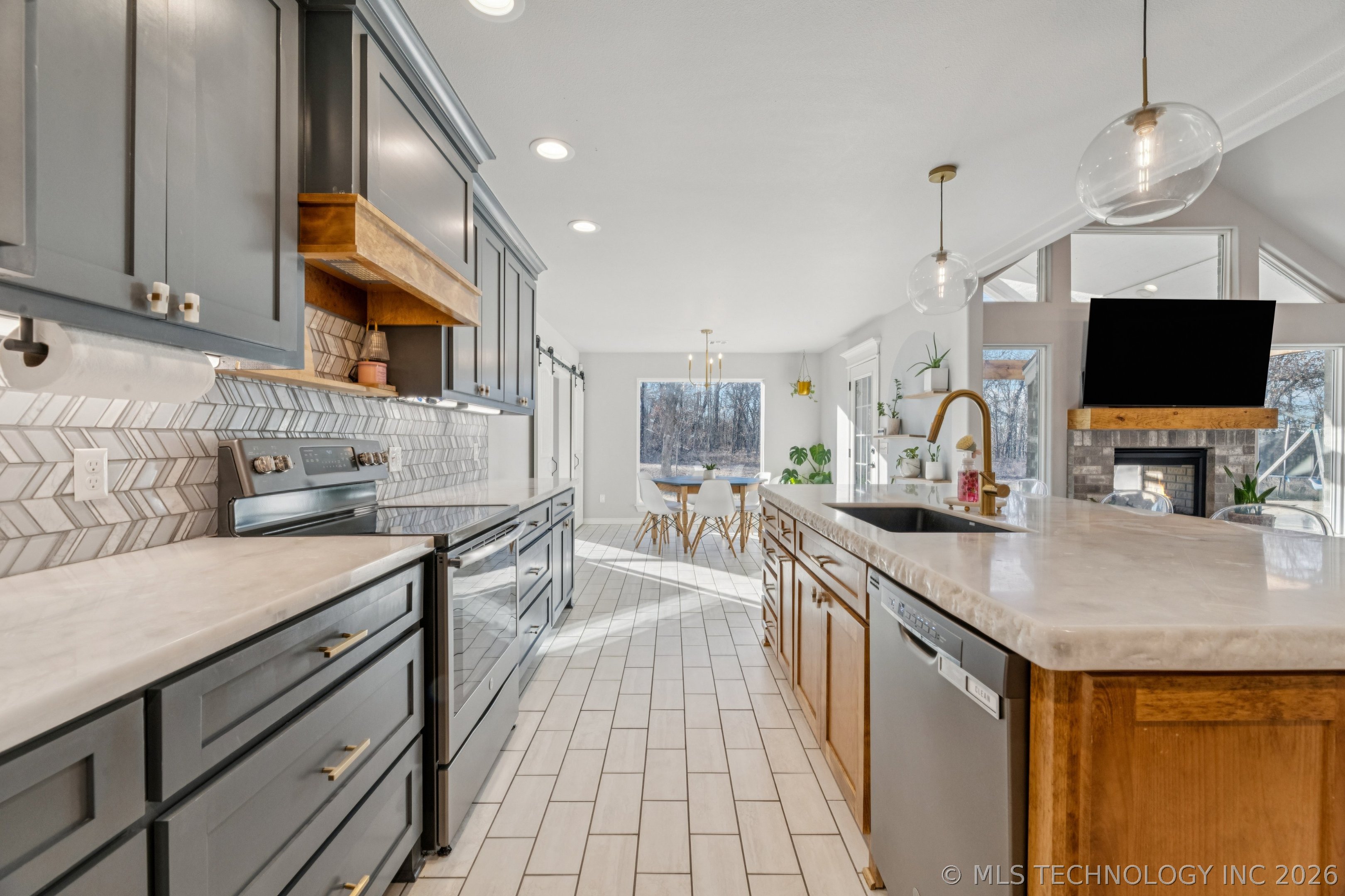 10556 Cross Oaks Drive Property Photo 11