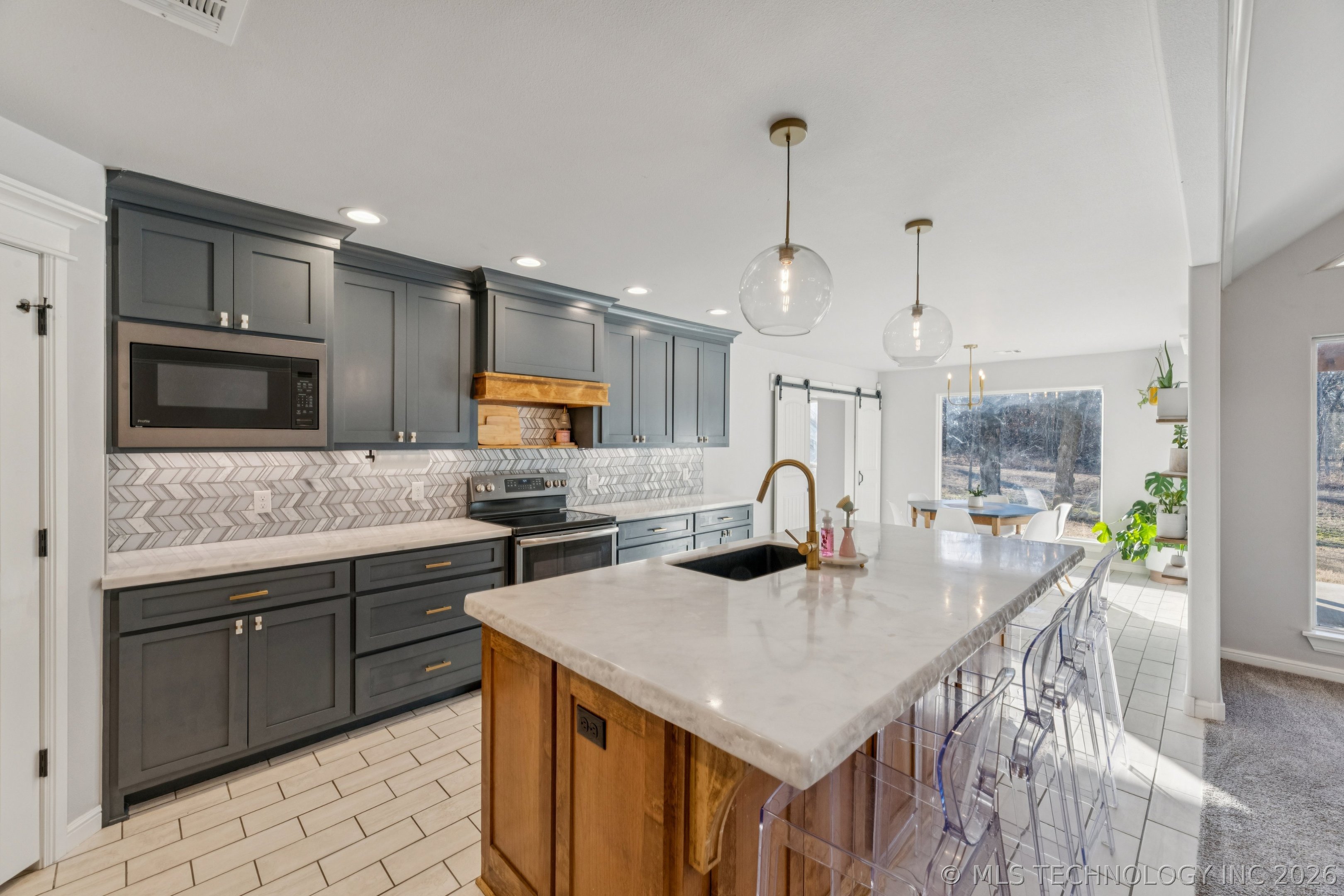 10556 Cross Oaks Drive Property Photo 13