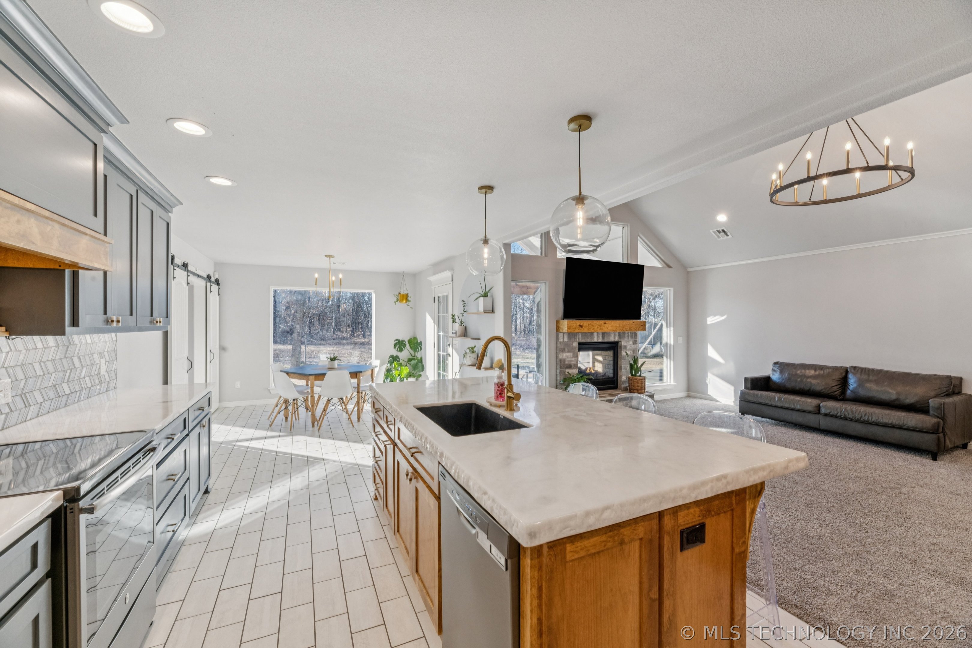 10556 Cross Oaks Drive Property Photo 15