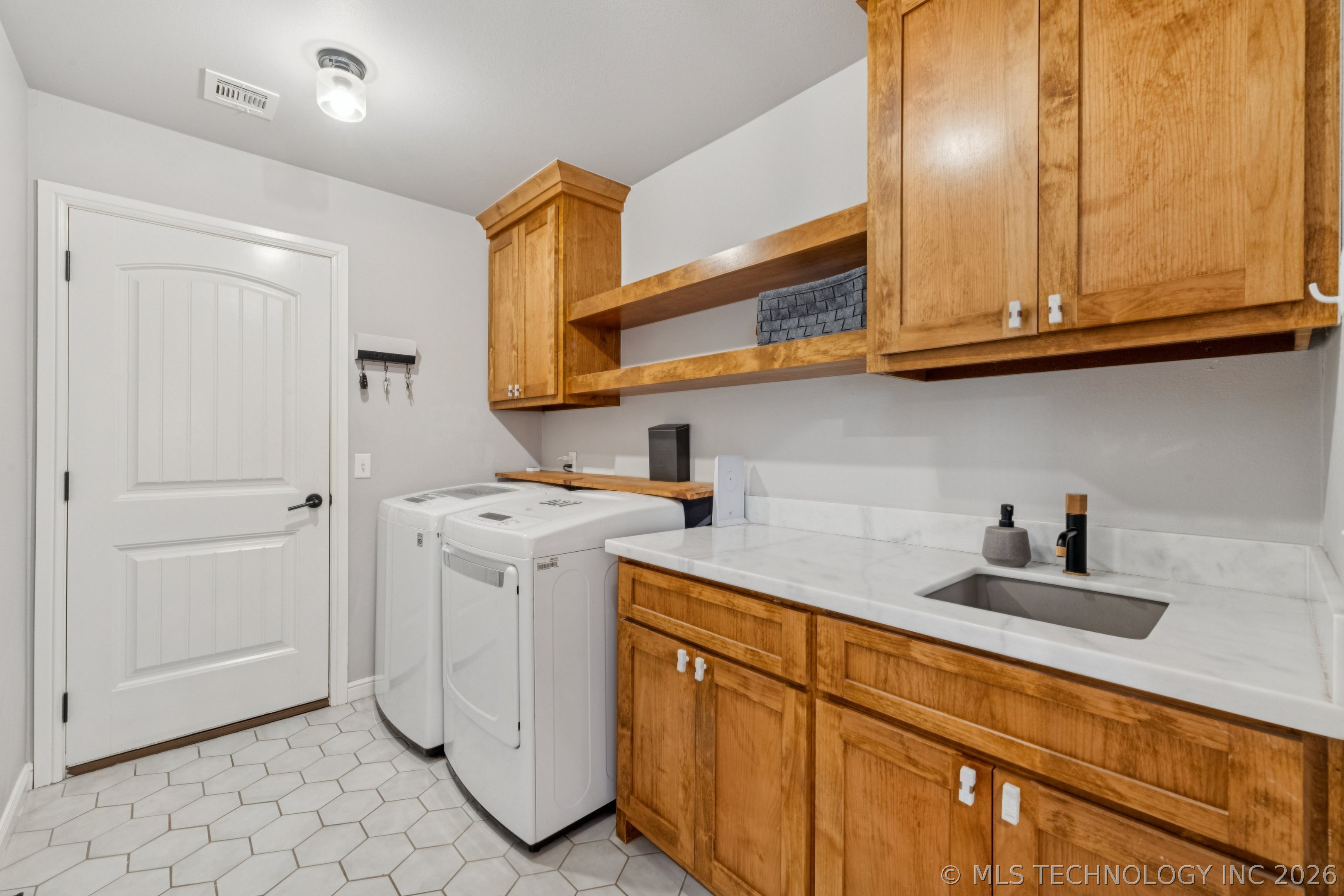 10556 Cross Oaks Drive Property Photo 25