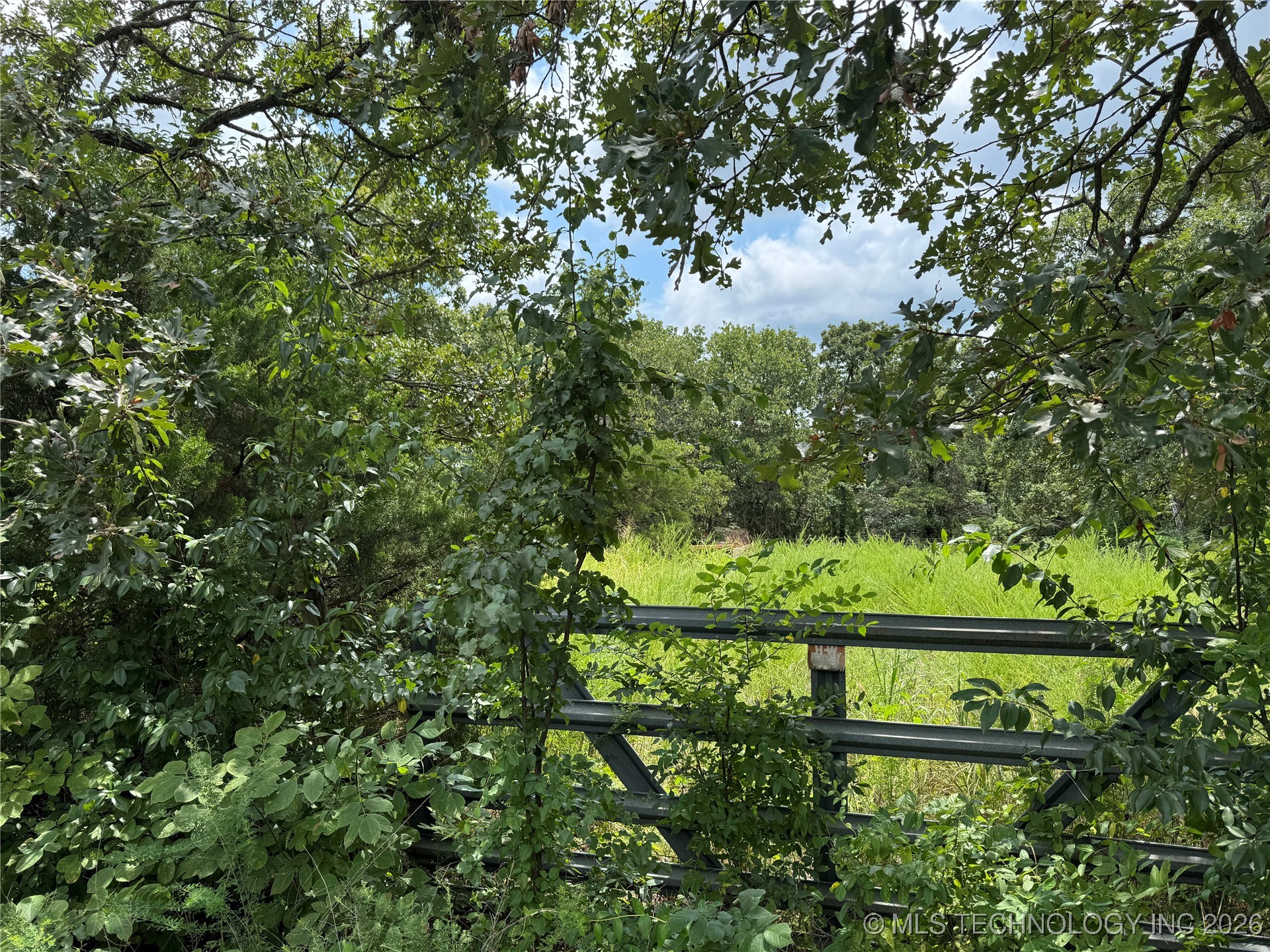 W Hickory Drive Property Photo 3