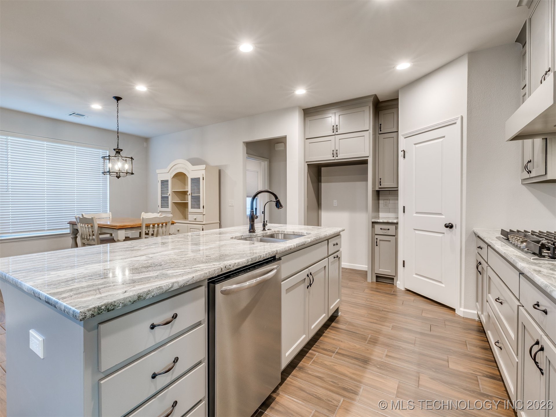 703 E 126th Street S Property Photo 17