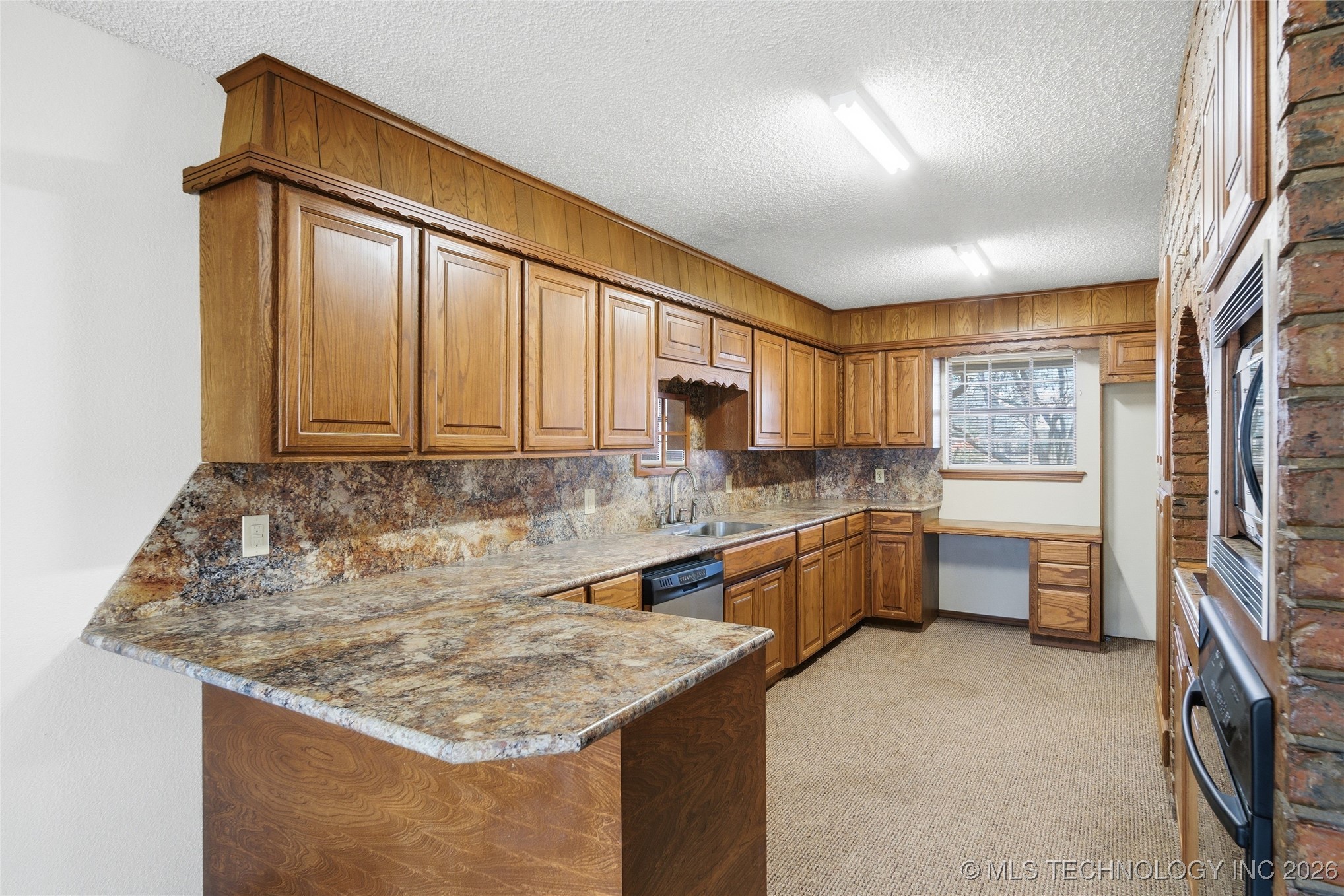 1032 S Cimarron Street Property Photo 6