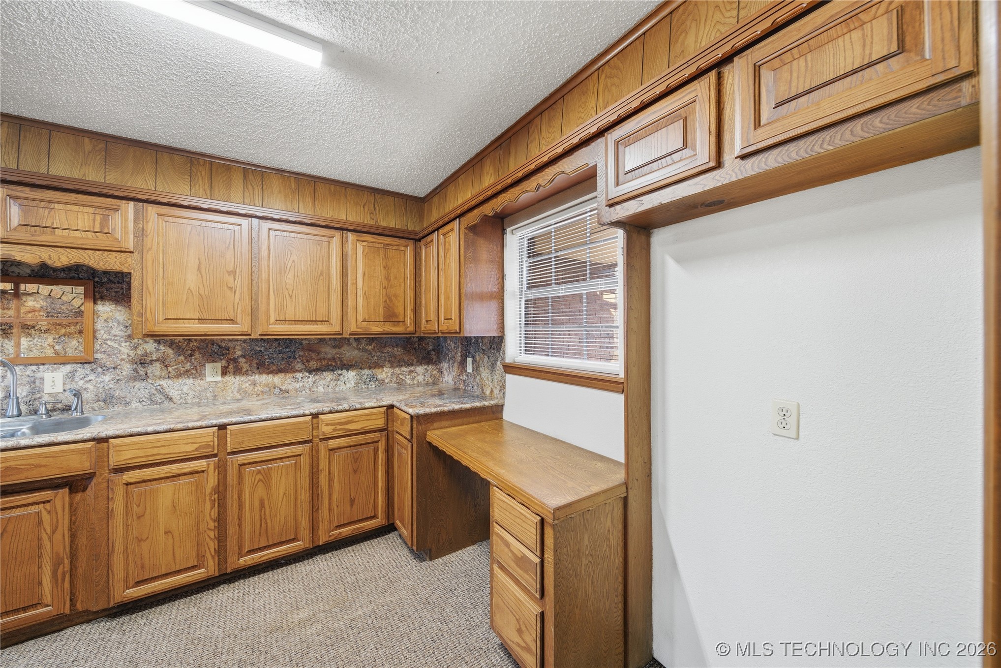 1032 S Cimarron Street Property Photo 10