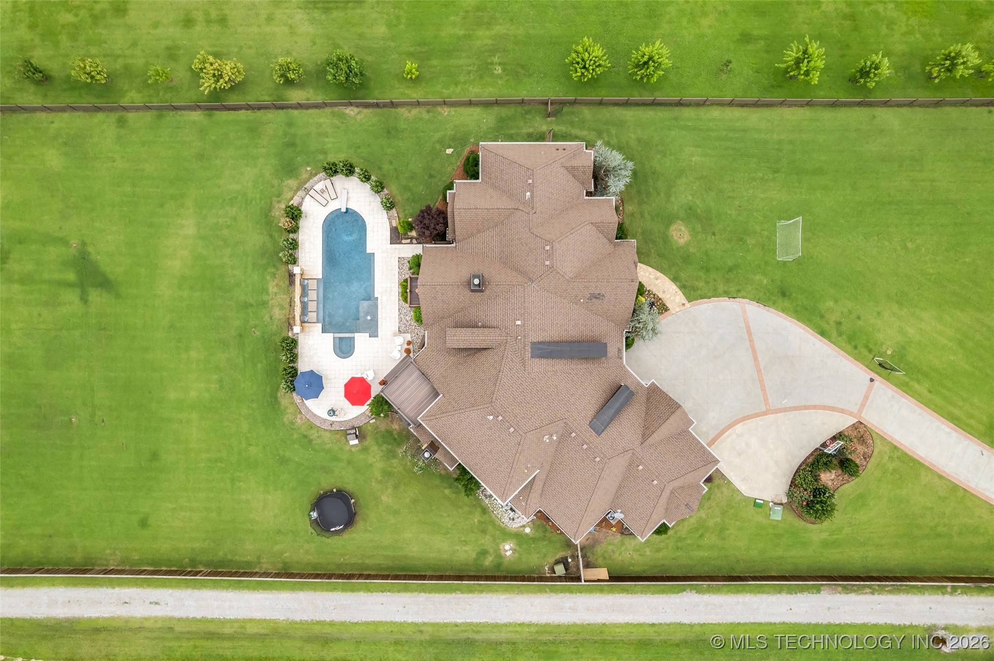 13533 S Lewis Avenue Property Photo 4