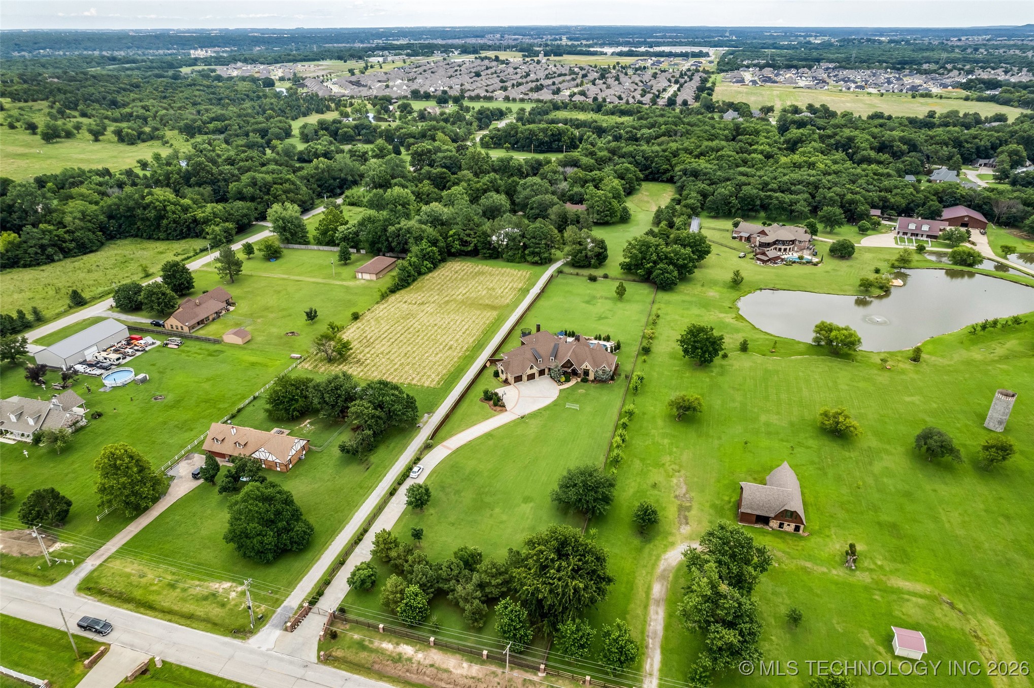 13533 S Lewis Avenue Property Photo 5