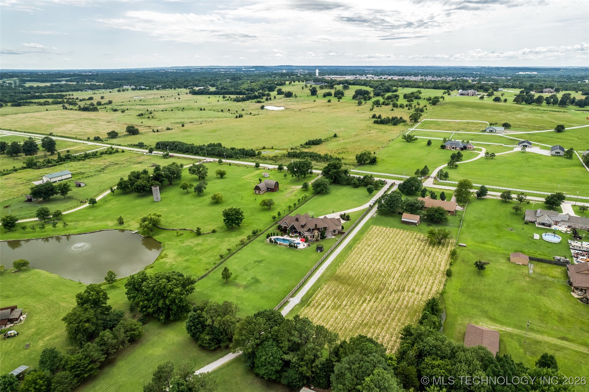 13533 S Lewis Avenue Property Photo 100