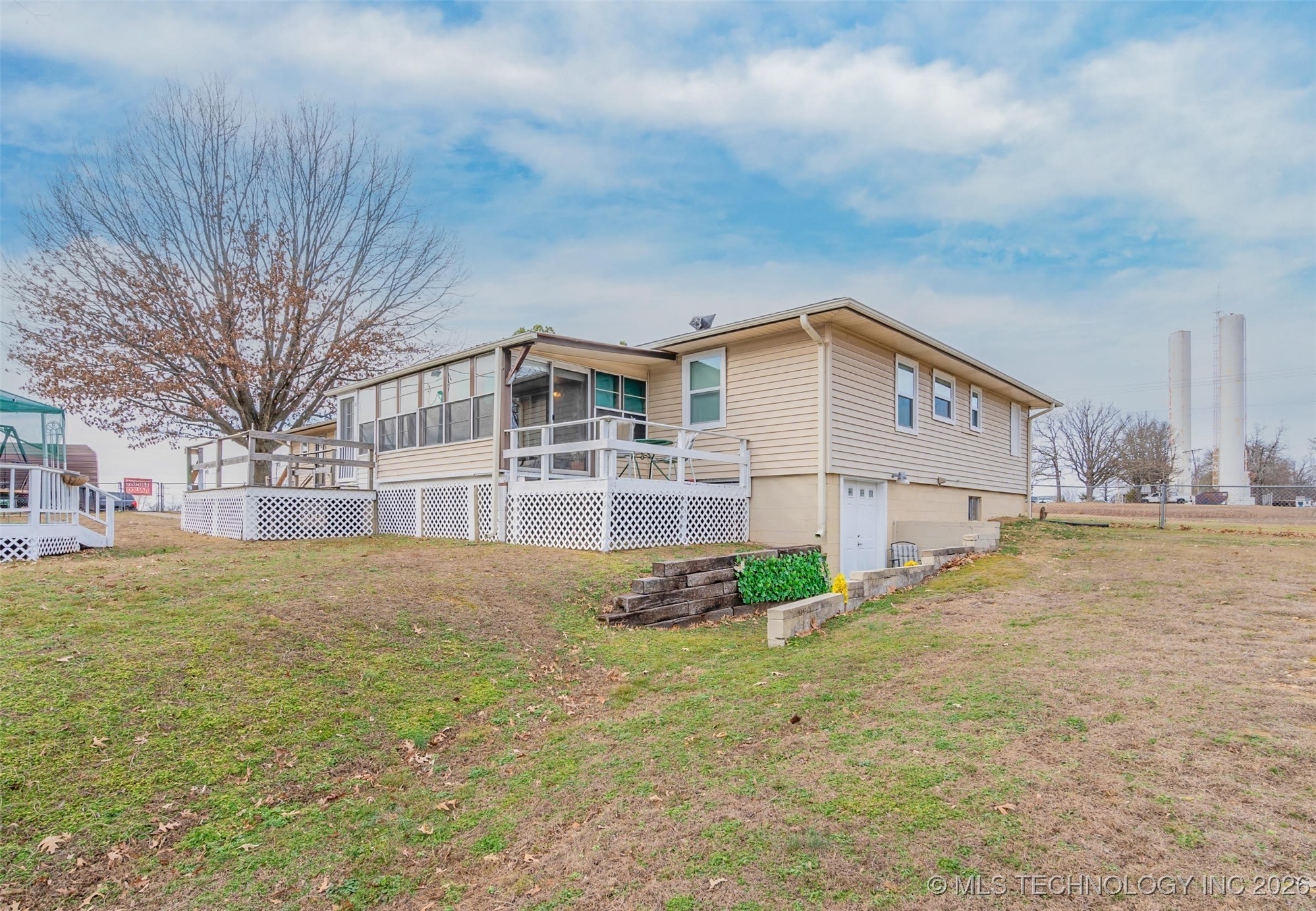 1189 E Tulsa Avenue Property Photo 2