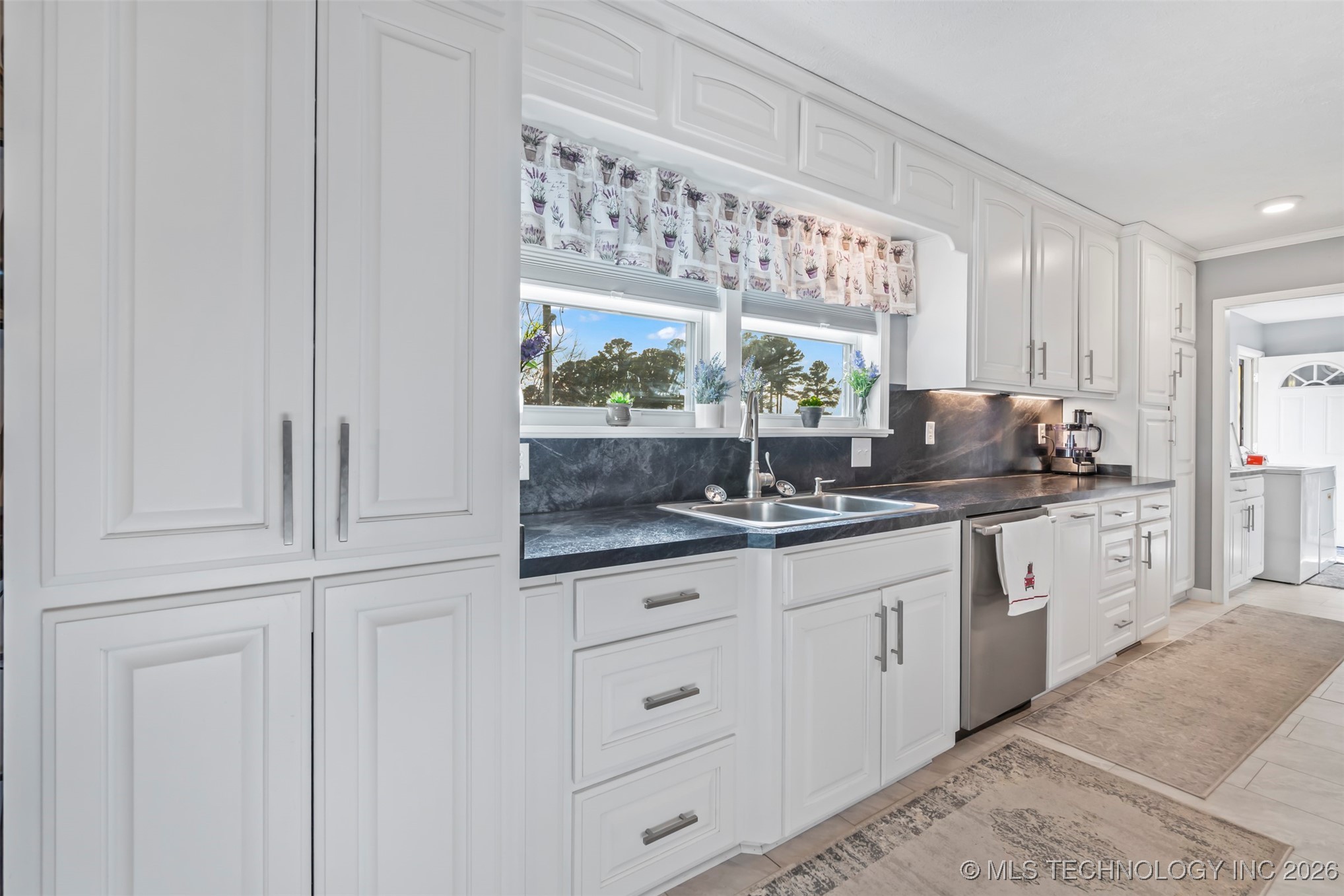 1189 E Tulsa Avenue Property Photo 8