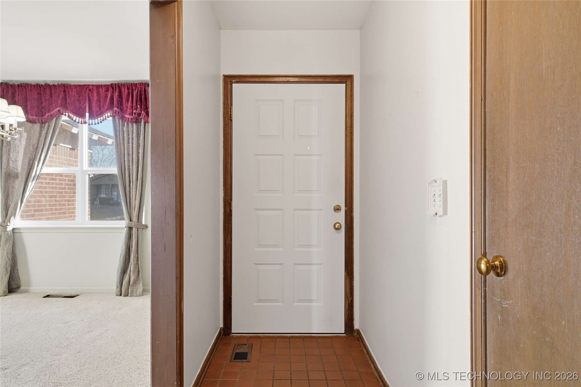 5680 S Boston Avenue Property Photo 3