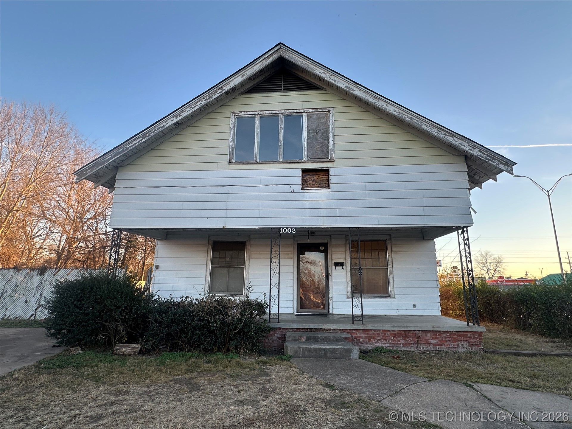 1002 E 3rd Street Property Photo 1