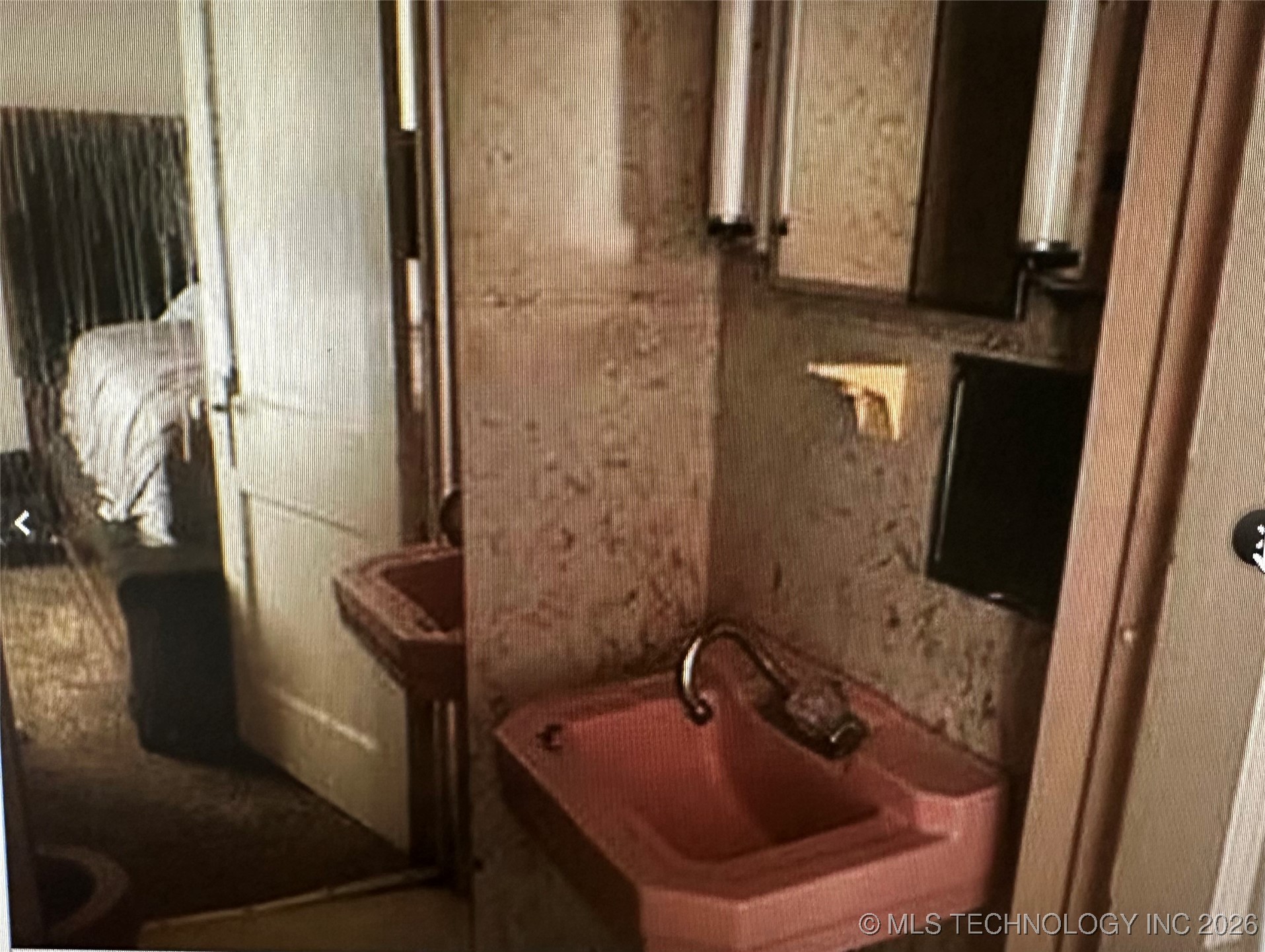 1002 E 3rd Street Property Photo 7