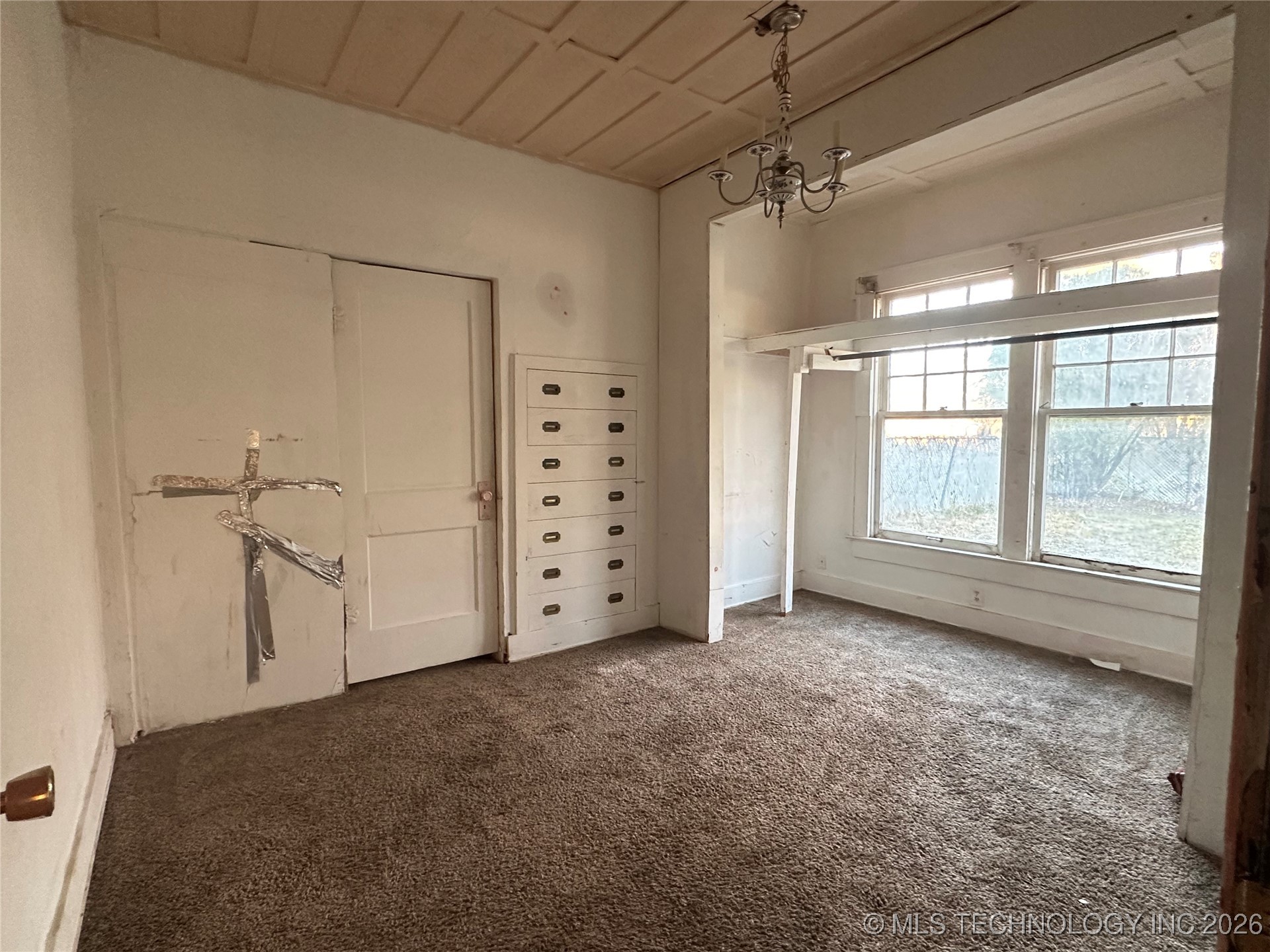 1002 E 3rd Street Property Photo 8