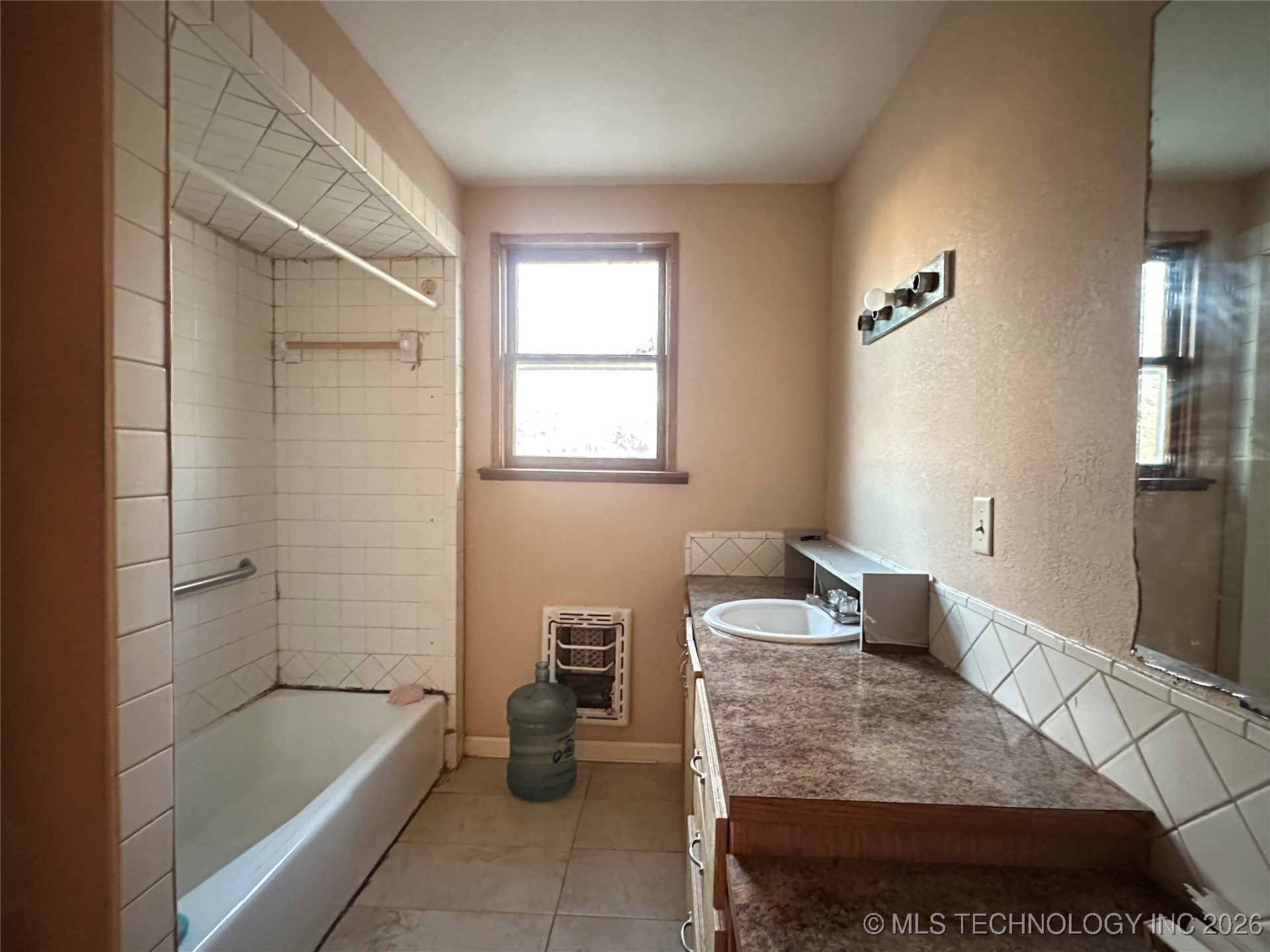 1002 E 3rd Street Property Photo 10