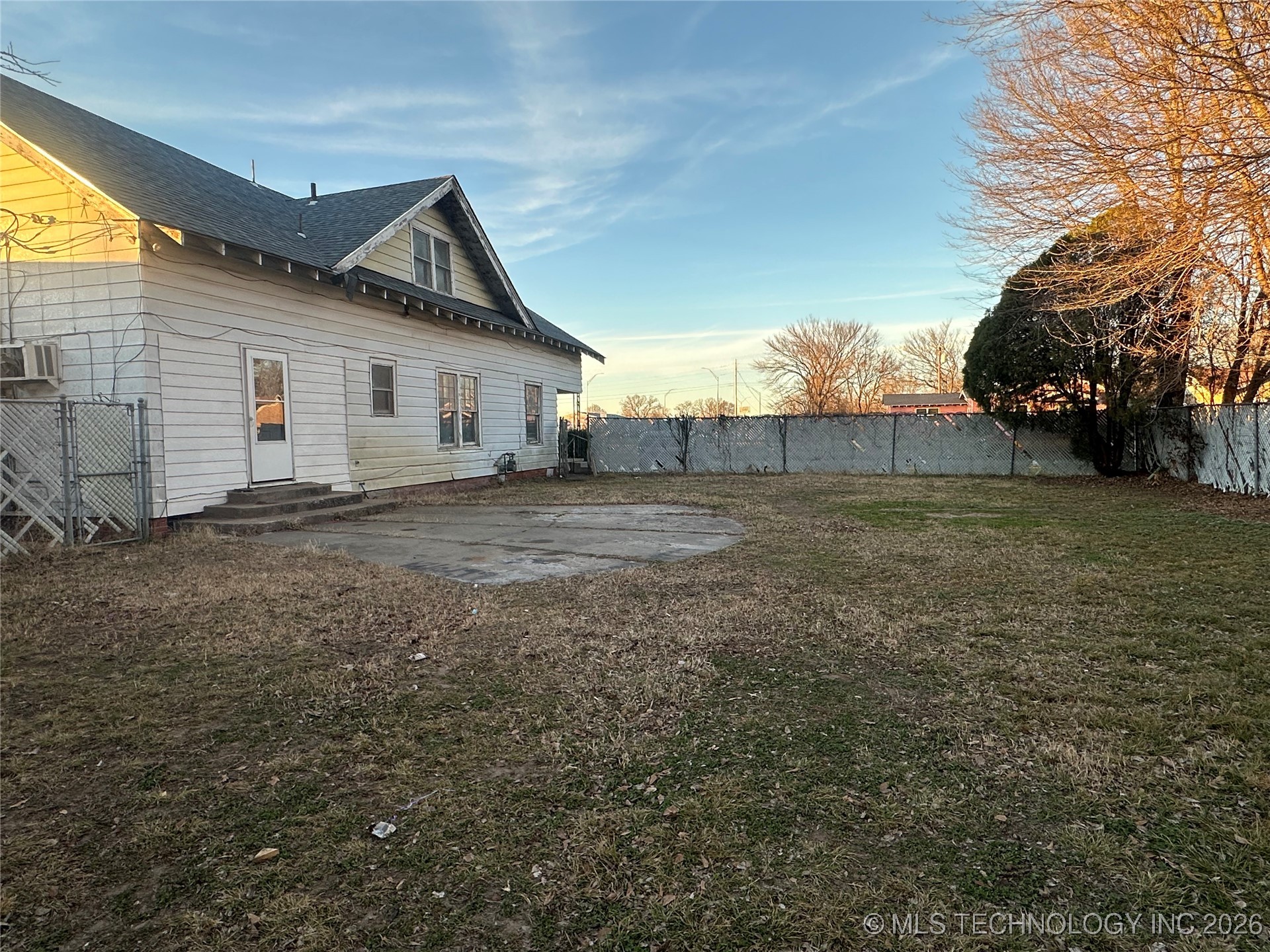 1002 E 3rd Street Property Photo 20