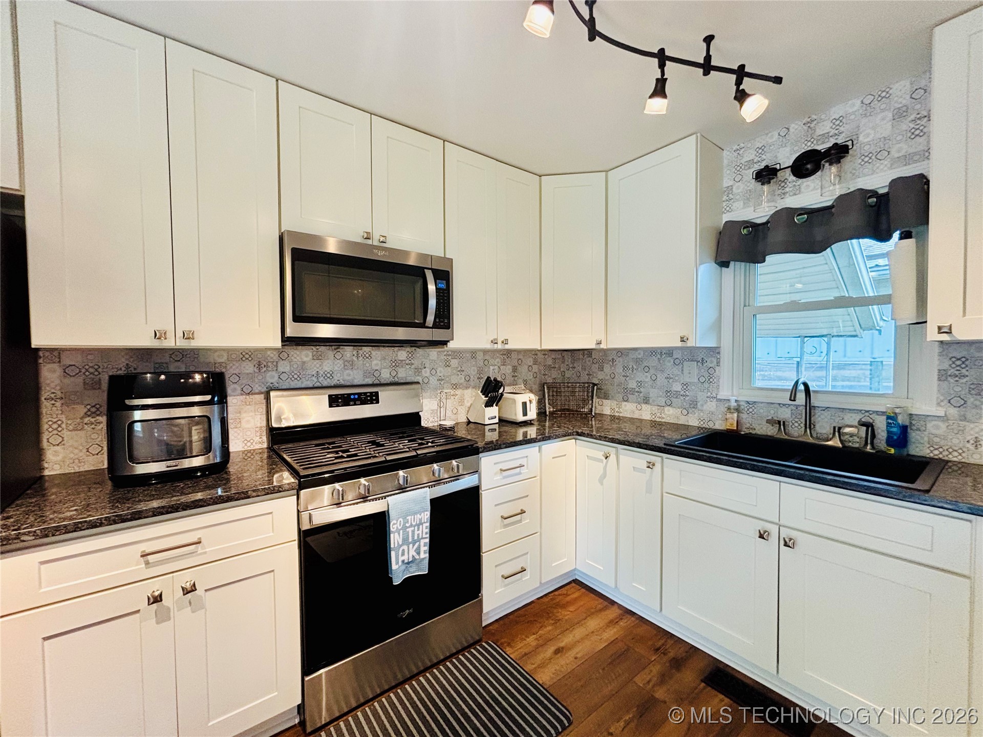 401 High Street Property Photo 15