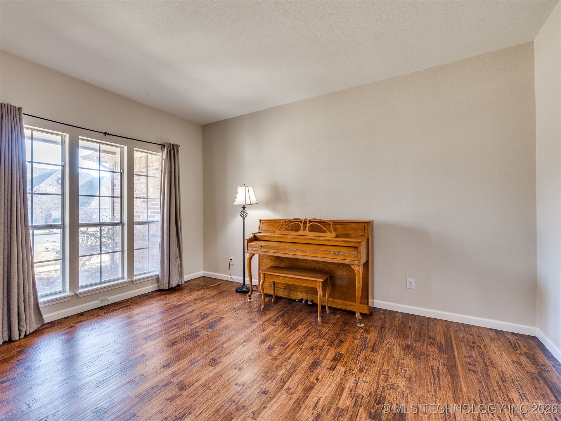 1004 S Yellowood Avenue Property Photo 9