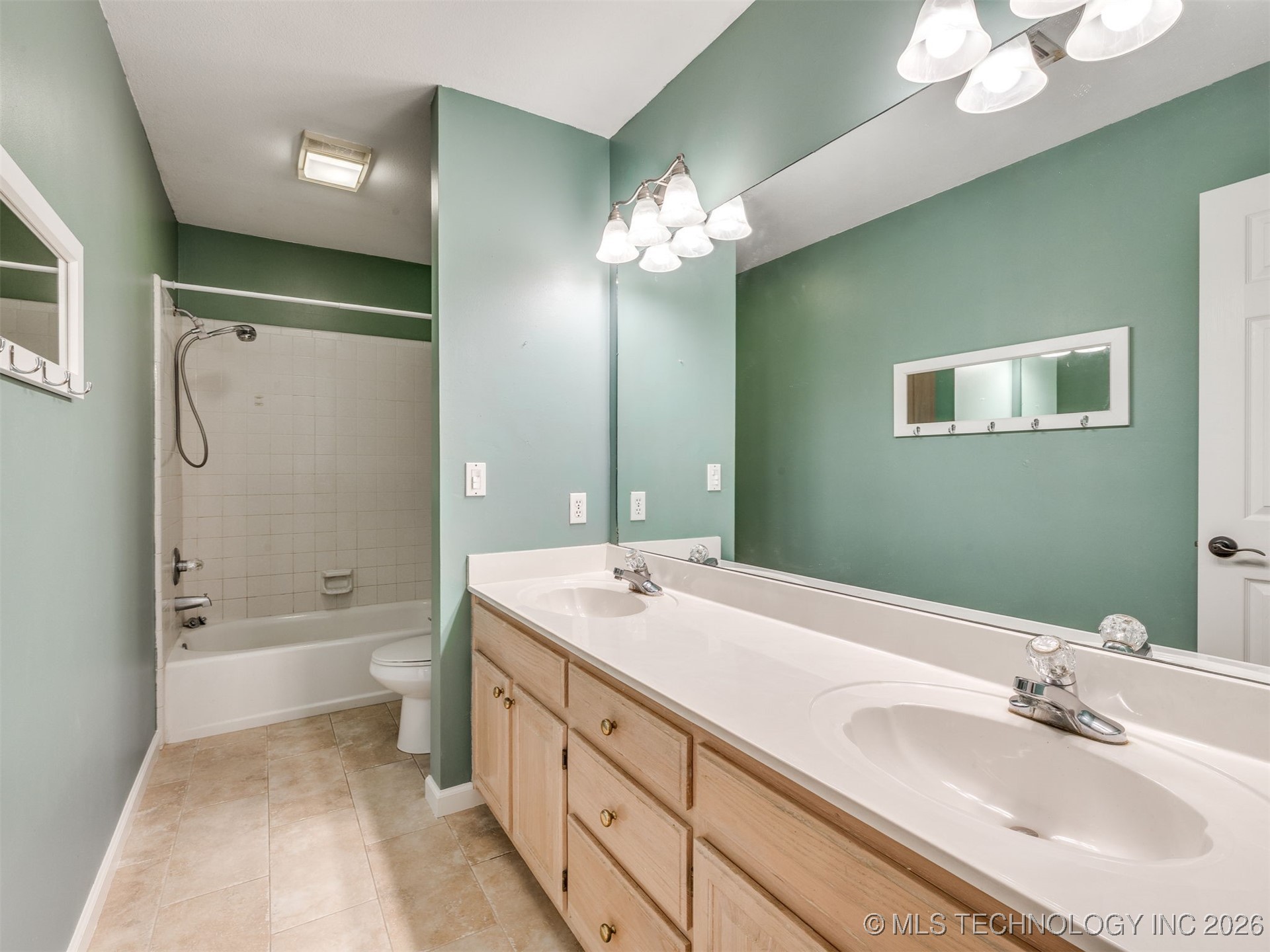 1004 S Yellowood Avenue Property Photo 47