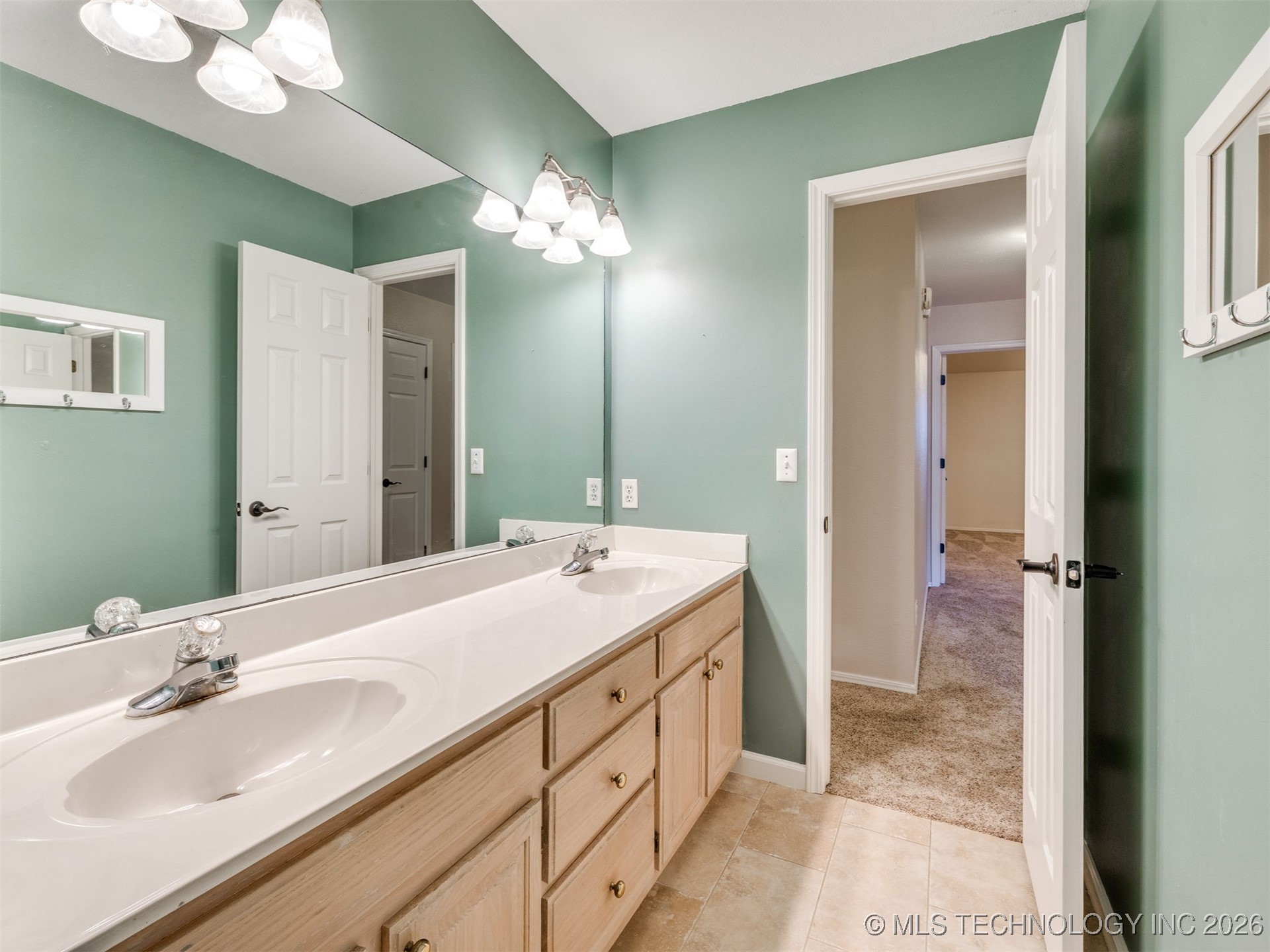 1004 S Yellowood Avenue Property Photo 49