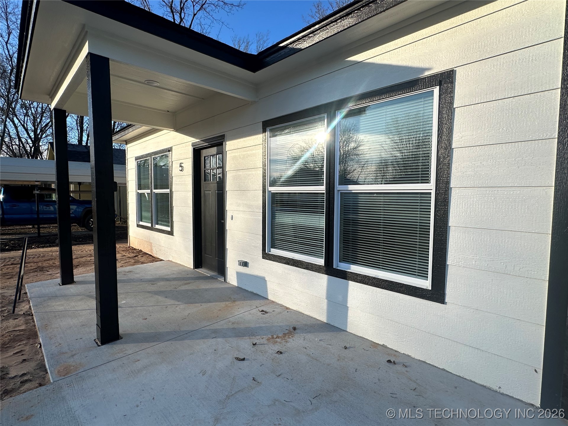 511 S Creek Avenue Property Photo 3