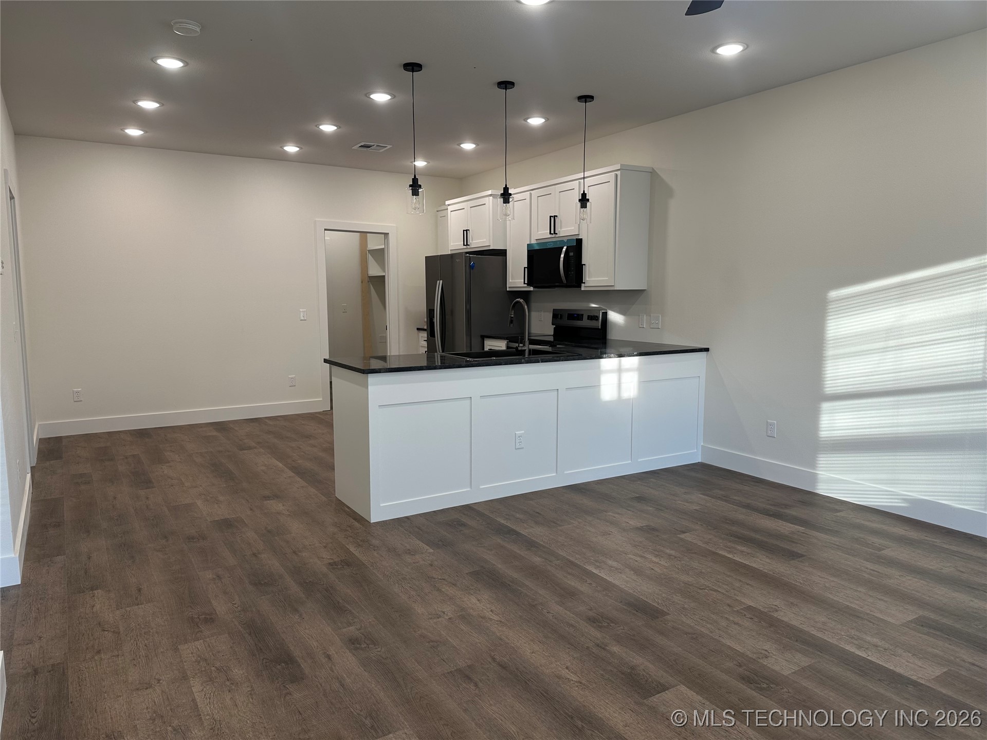 511 S Creek Avenue Property Photo 4