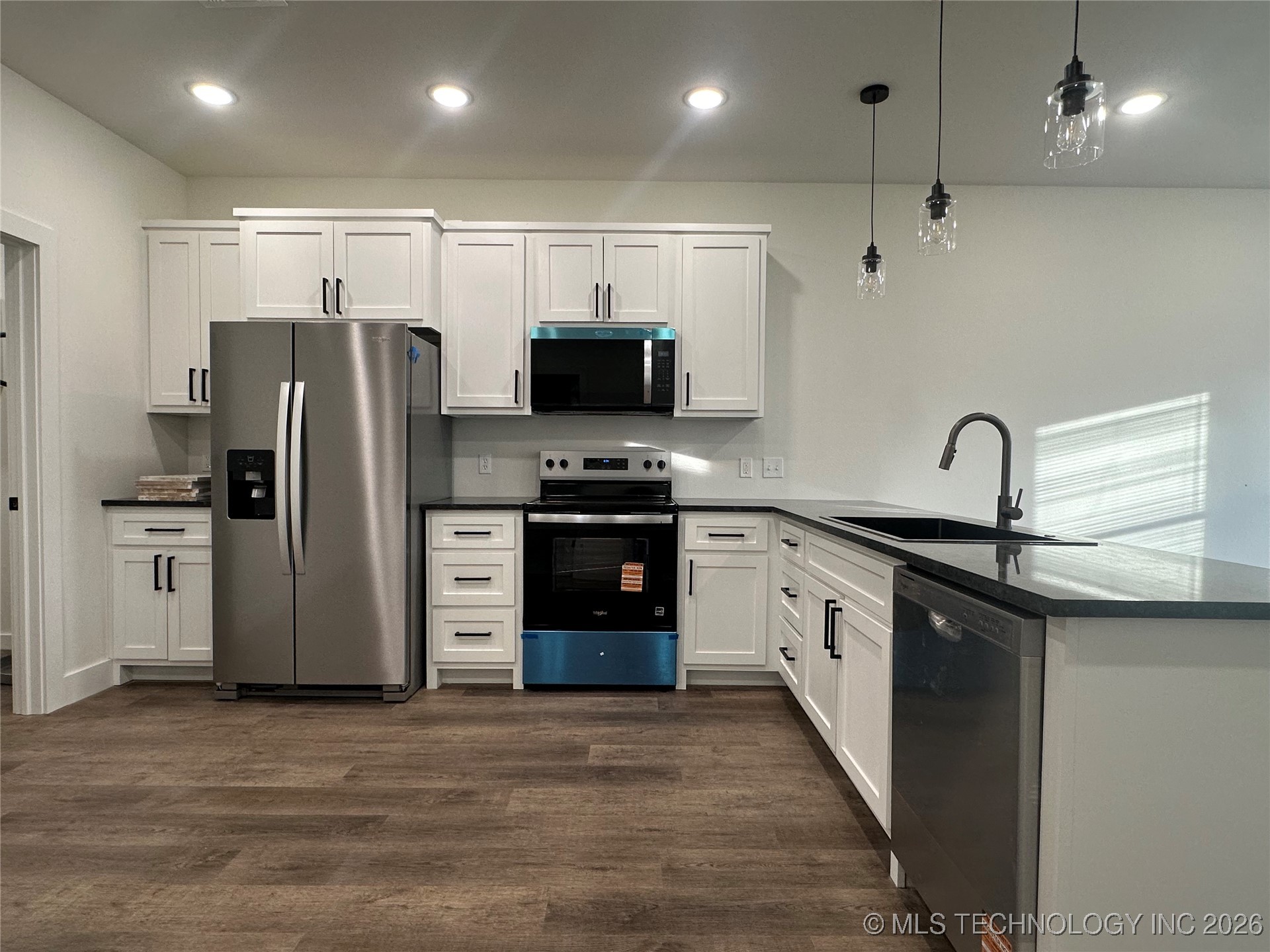 511 S Creek Avenue Property Photo 6