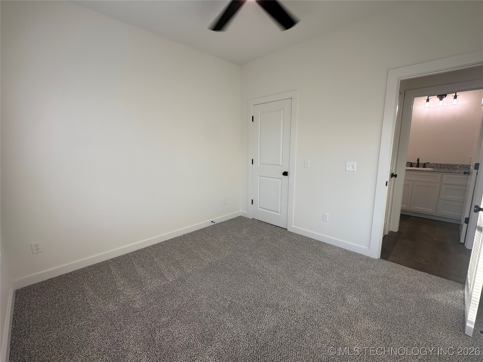 511 S Creek Avenue Property Photo 10