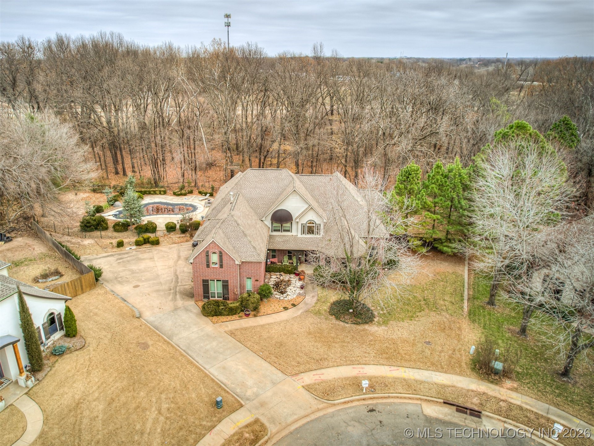 6301 S 5th Avenue Property Photo 1