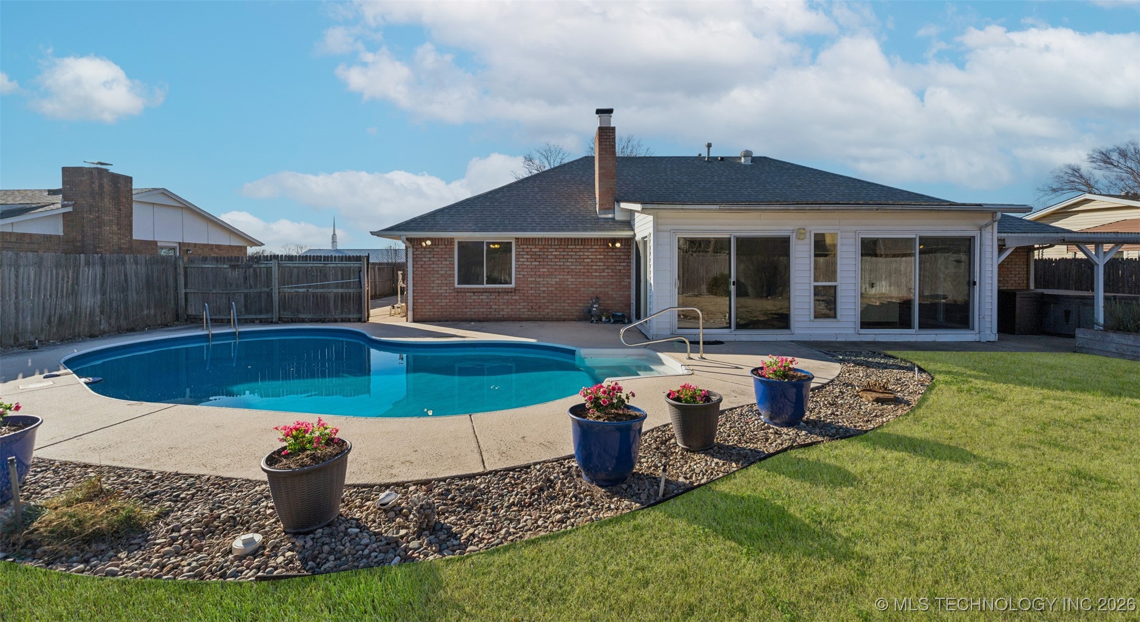 612 Westwood Drive Property Photo 2