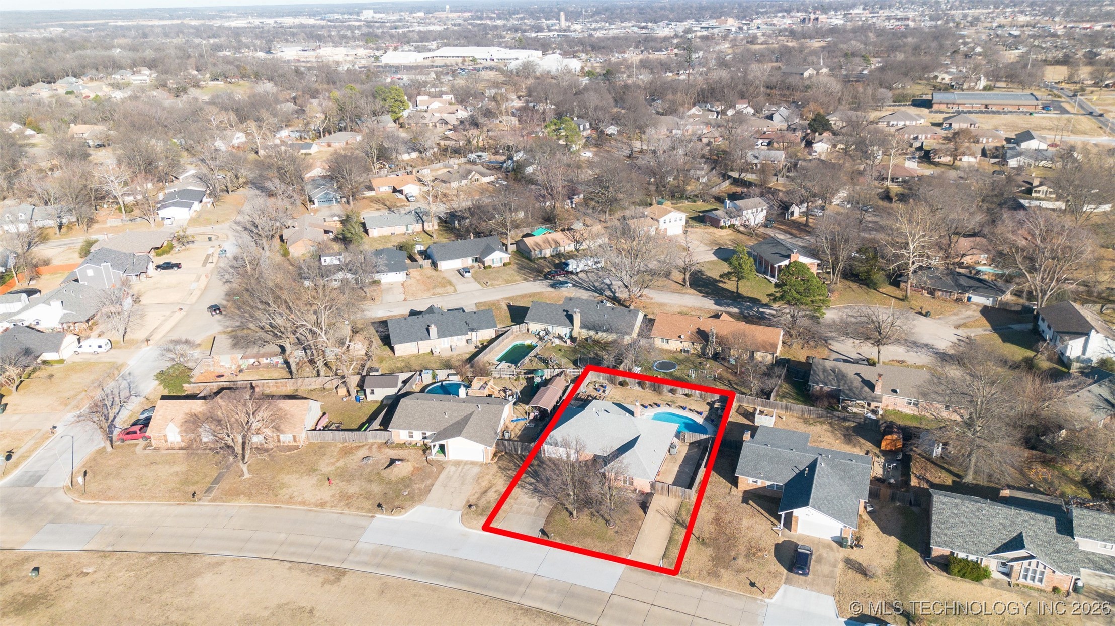 612 Westwood Drive Property Photo 4