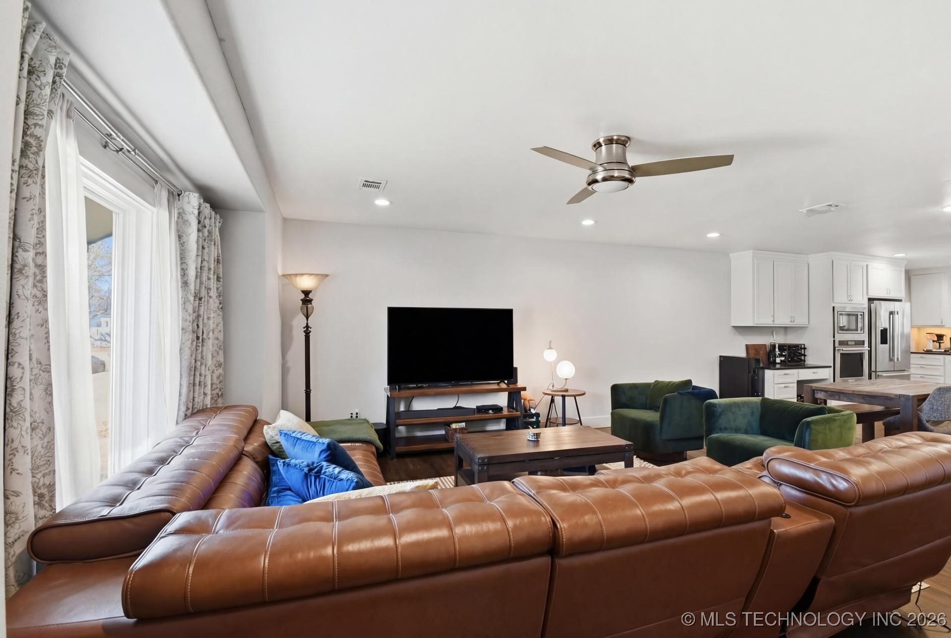 2205 S Florence Avenue Property Photo 5