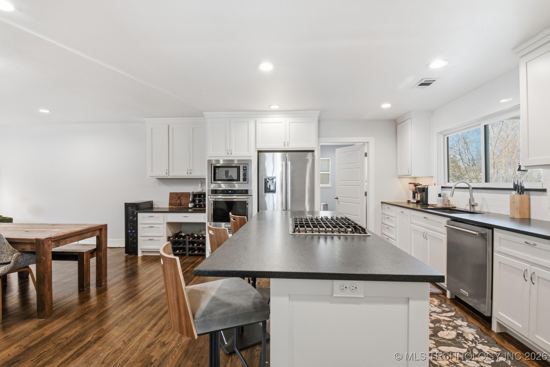 2205 S Florence Avenue Property Photo 12