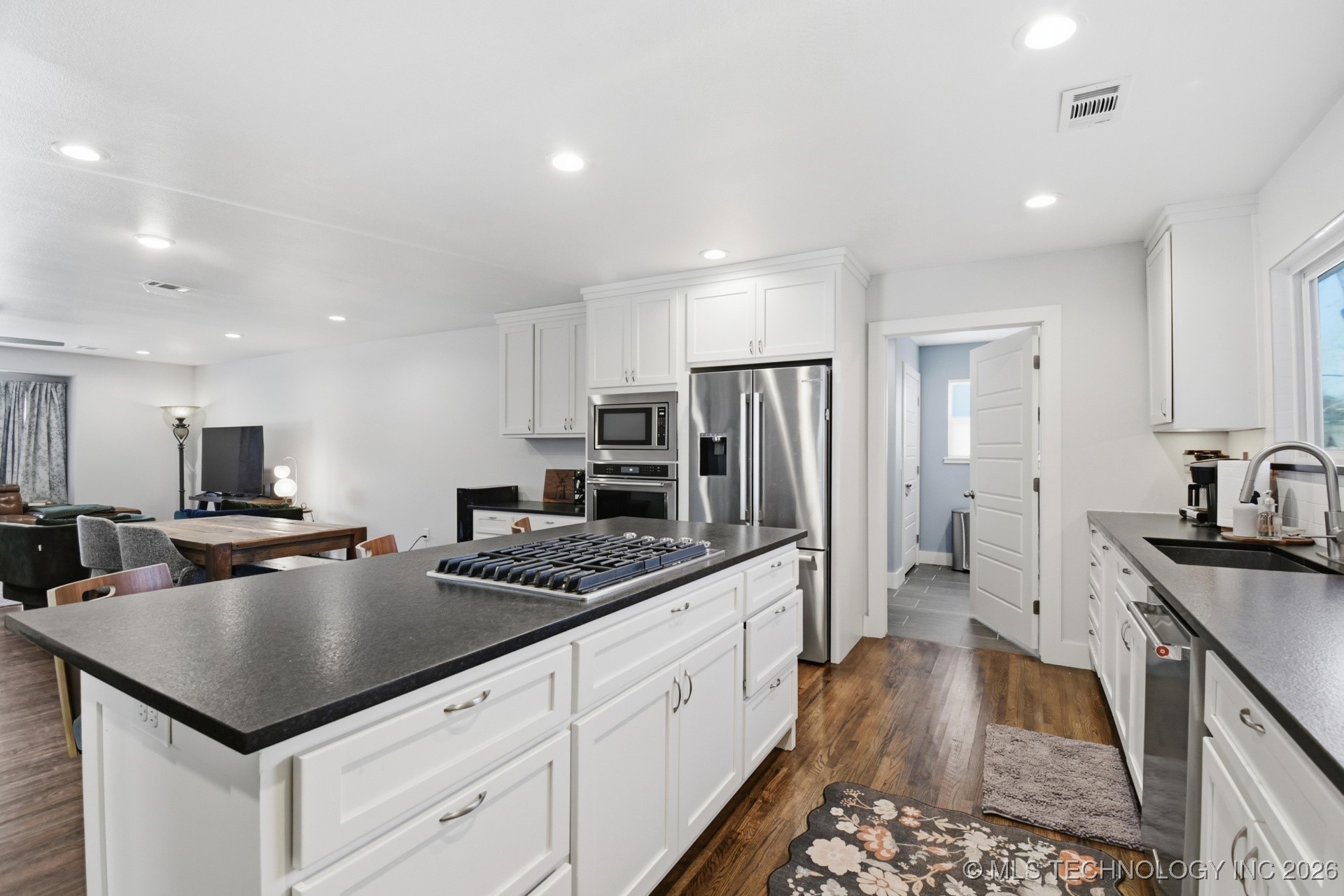 2205 S Florence Avenue Property Photo 13