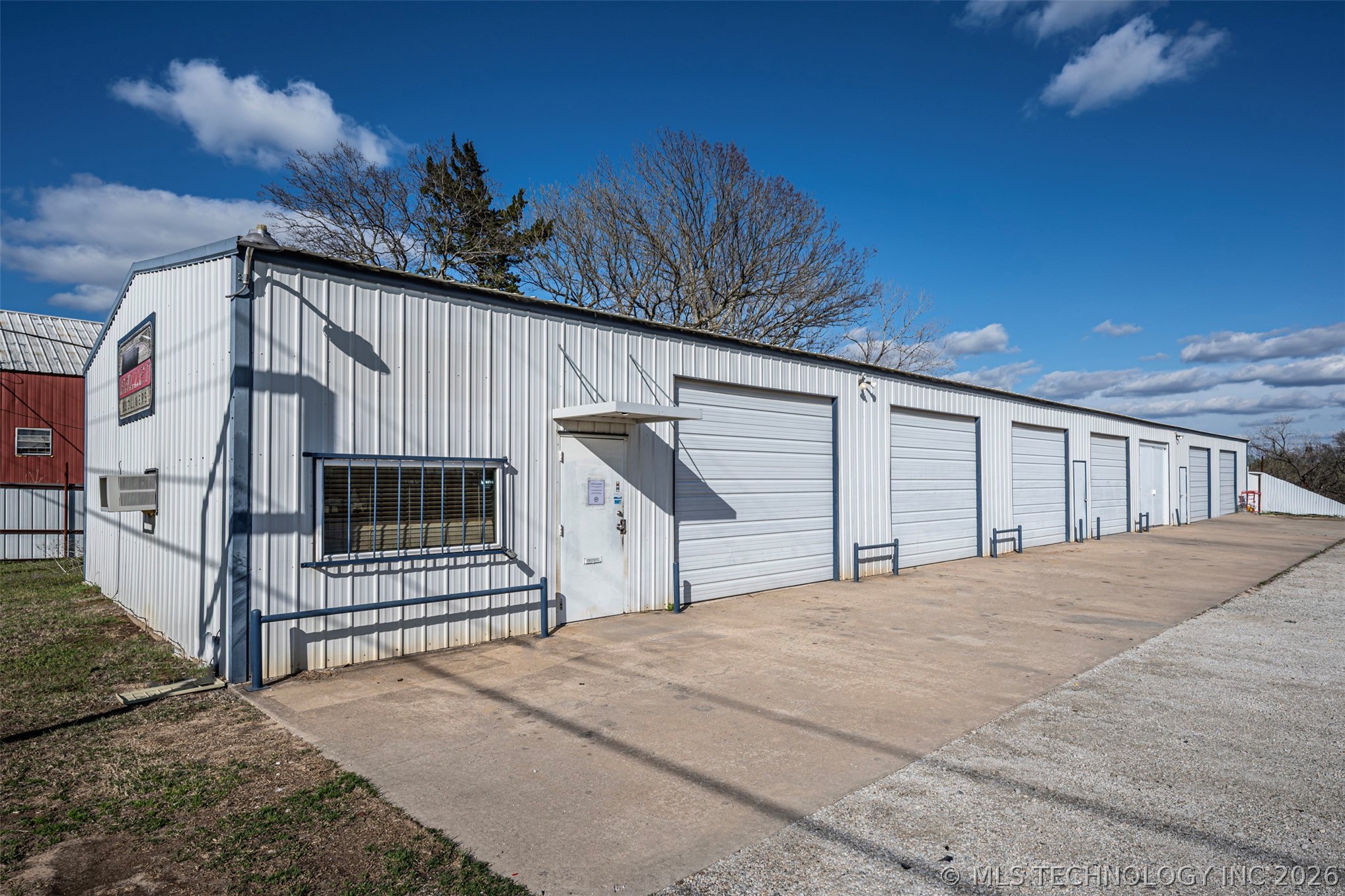 11206 N Broadway Property Photo 7