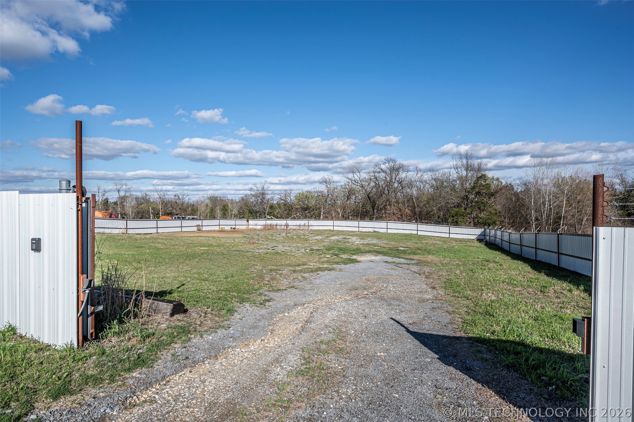 11206 N Broadway Property Photo 9