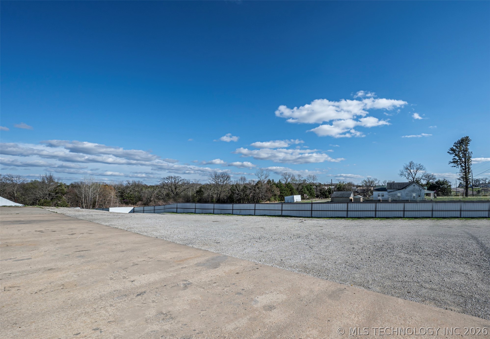 11206 N Broadway Property Photo 12