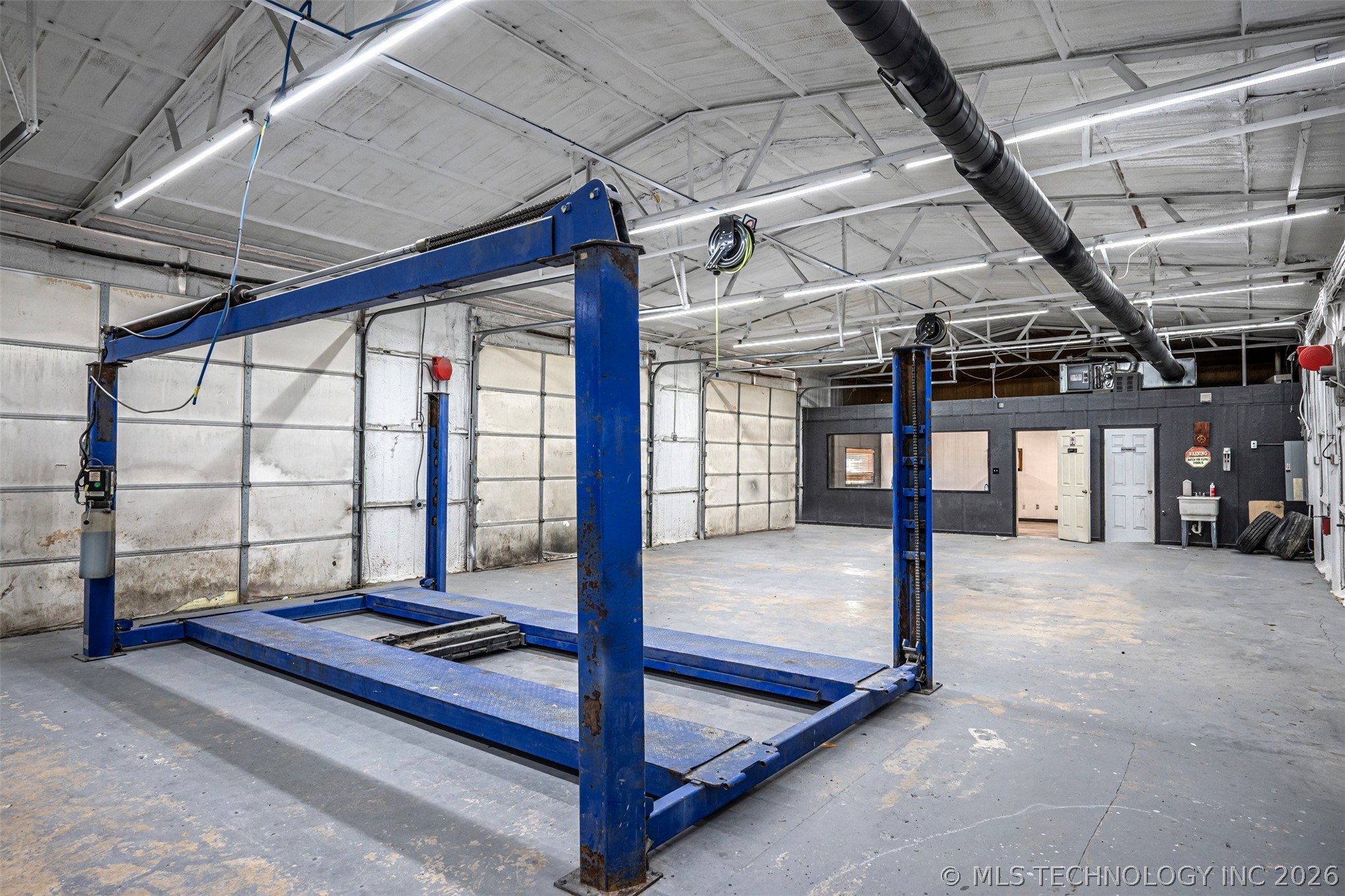 11206 N Broadway Property Photo 24