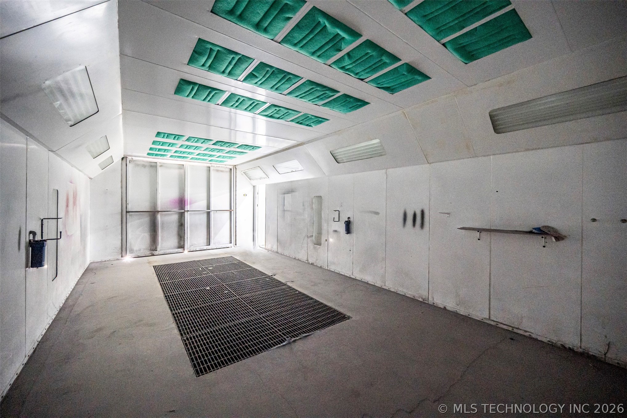 11206 N Broadway Property Photo 32